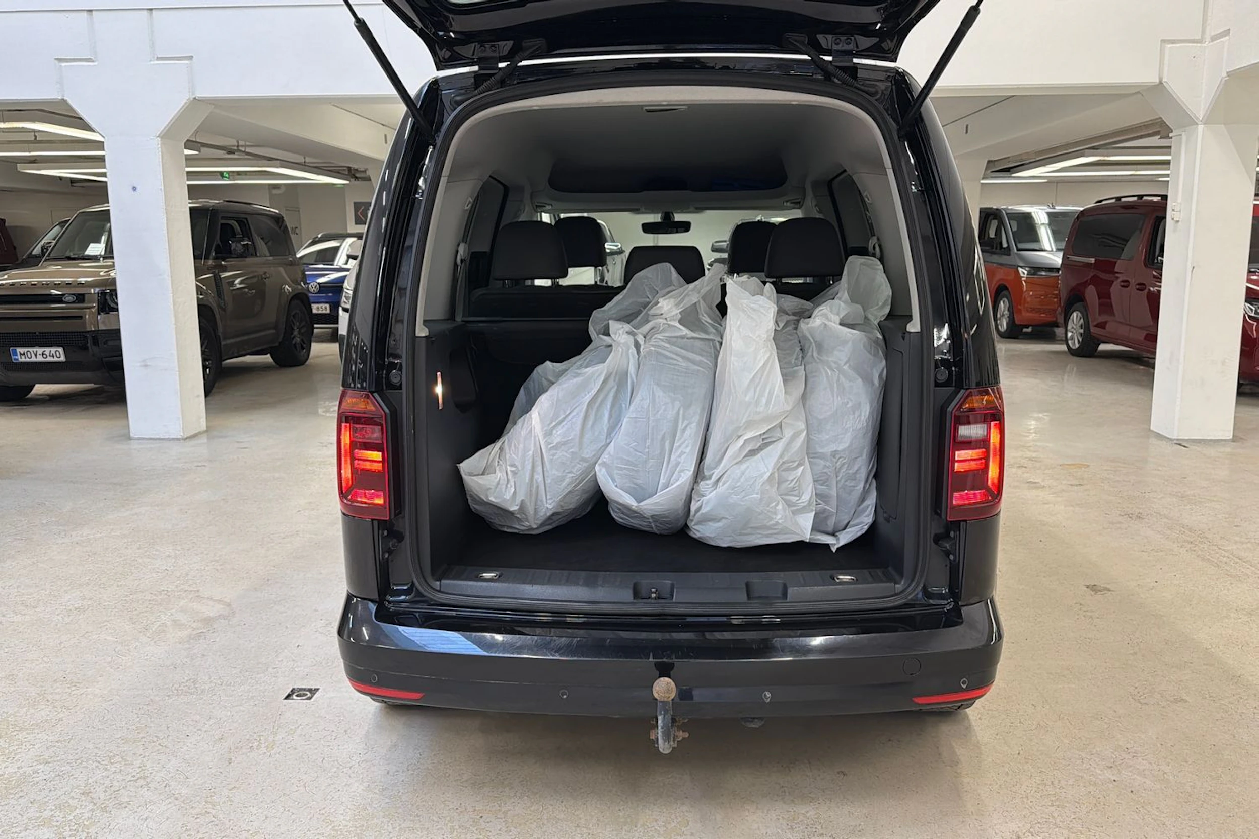 musta Volkswagen Caddy 2017 kuva 25.