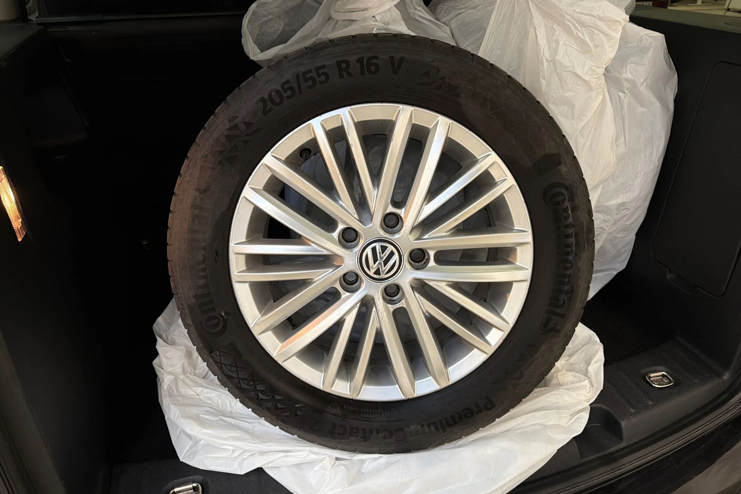 musta Volkswagen Caddy 2017 kuva 26.