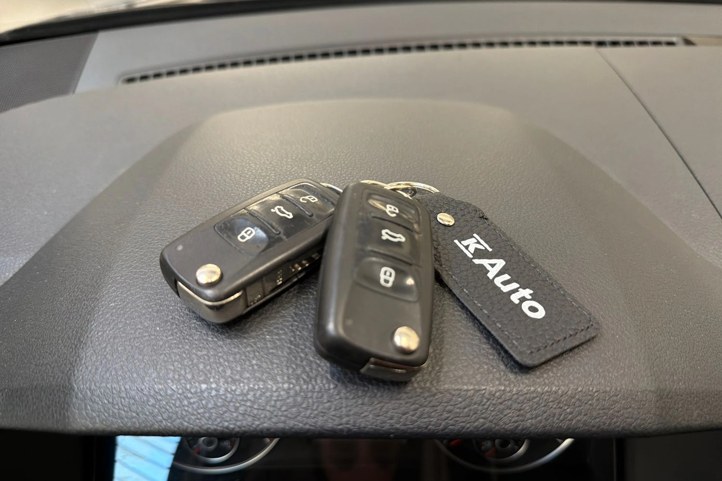 musta Volkswagen Caddy 2017 kuva 27.