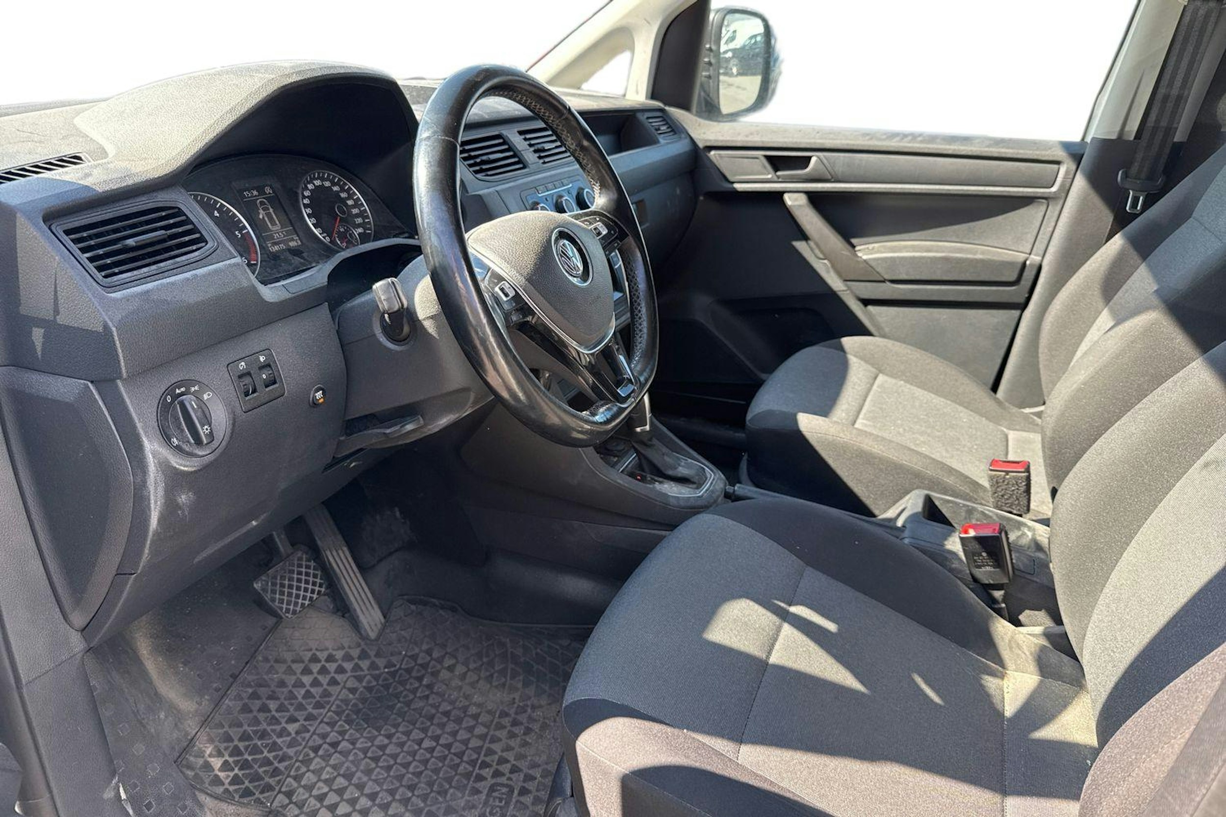 valkoinen Volkswagen Caddy 2017 kuva 3.