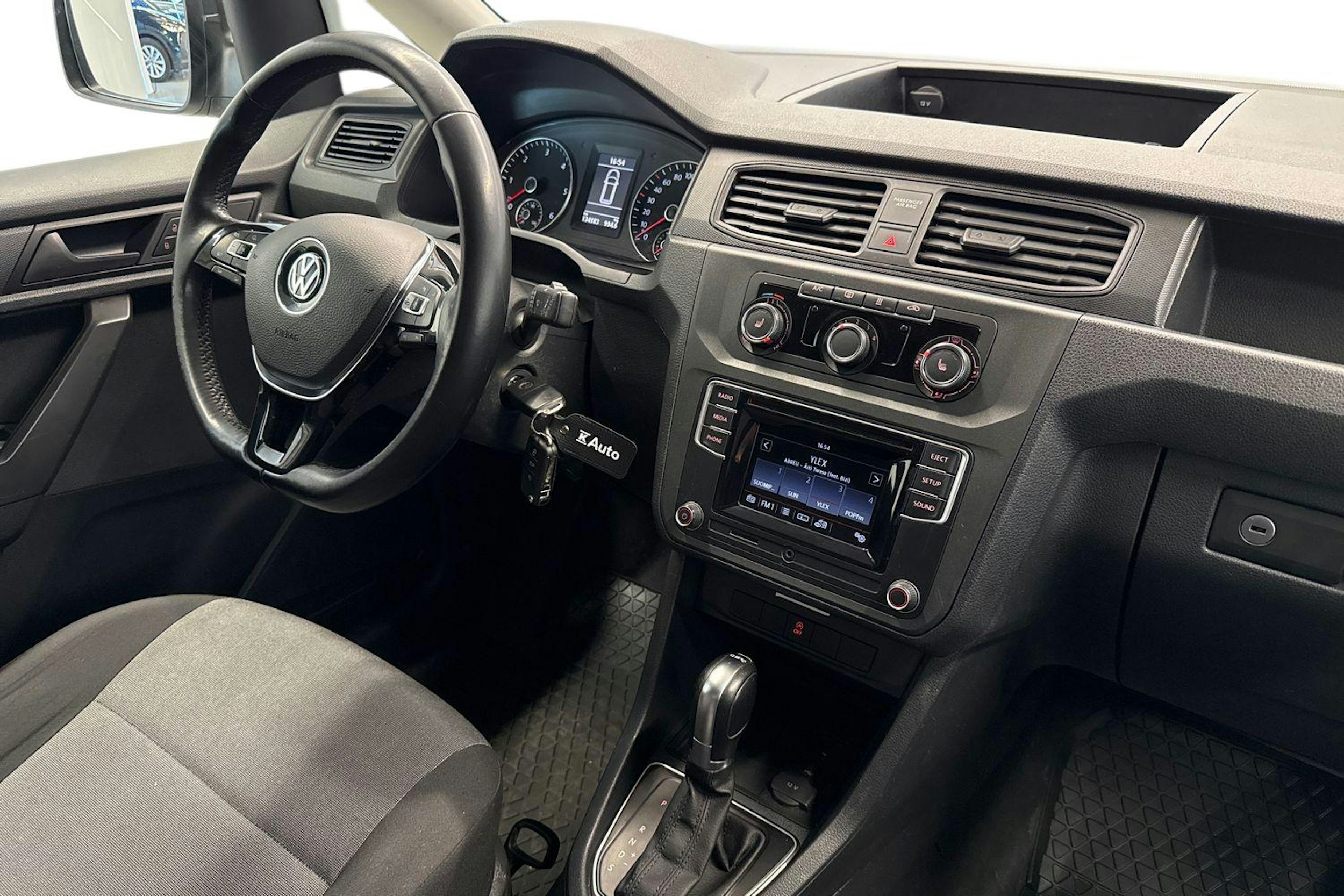 valkoinen Volkswagen Caddy Maxi 2017 kuva 10.