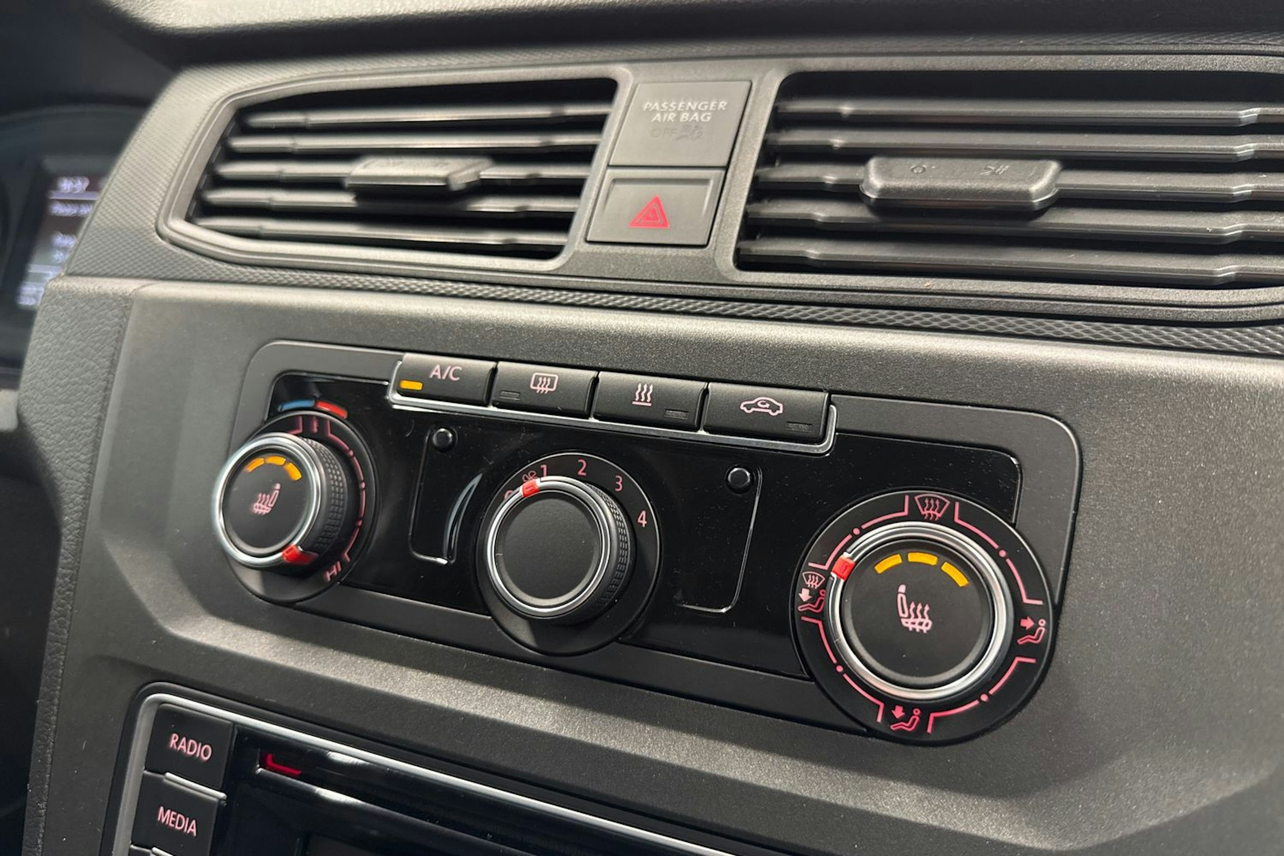 valkoinen Volkswagen Caddy Maxi 2017 kuva 20.
