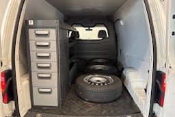 valkoinen Volkswagen Caddy Maxi 2017 kuva 24.