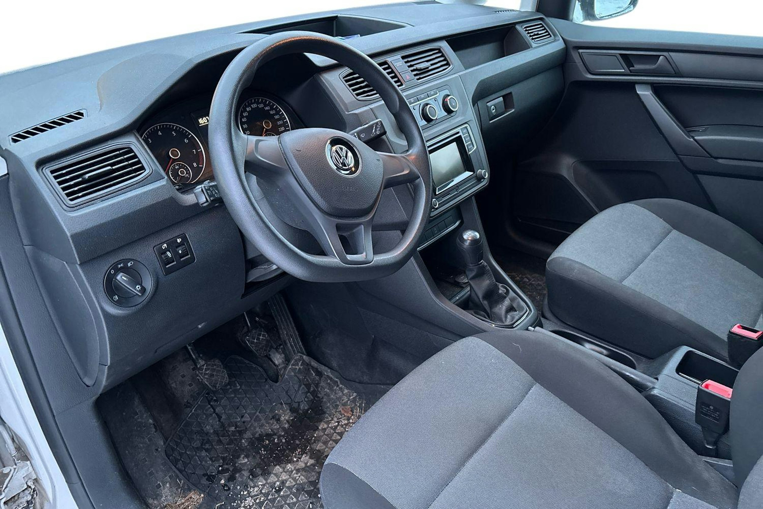 valkoinen Volkswagen Caddy 2017 kuva 4.