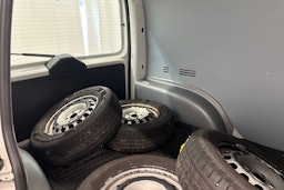 valkoinen Volkswagen Caddy 2017 kuva 16.