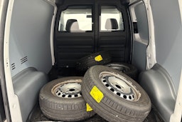 valkoinen Volkswagen Caddy 2017 kuva 17.