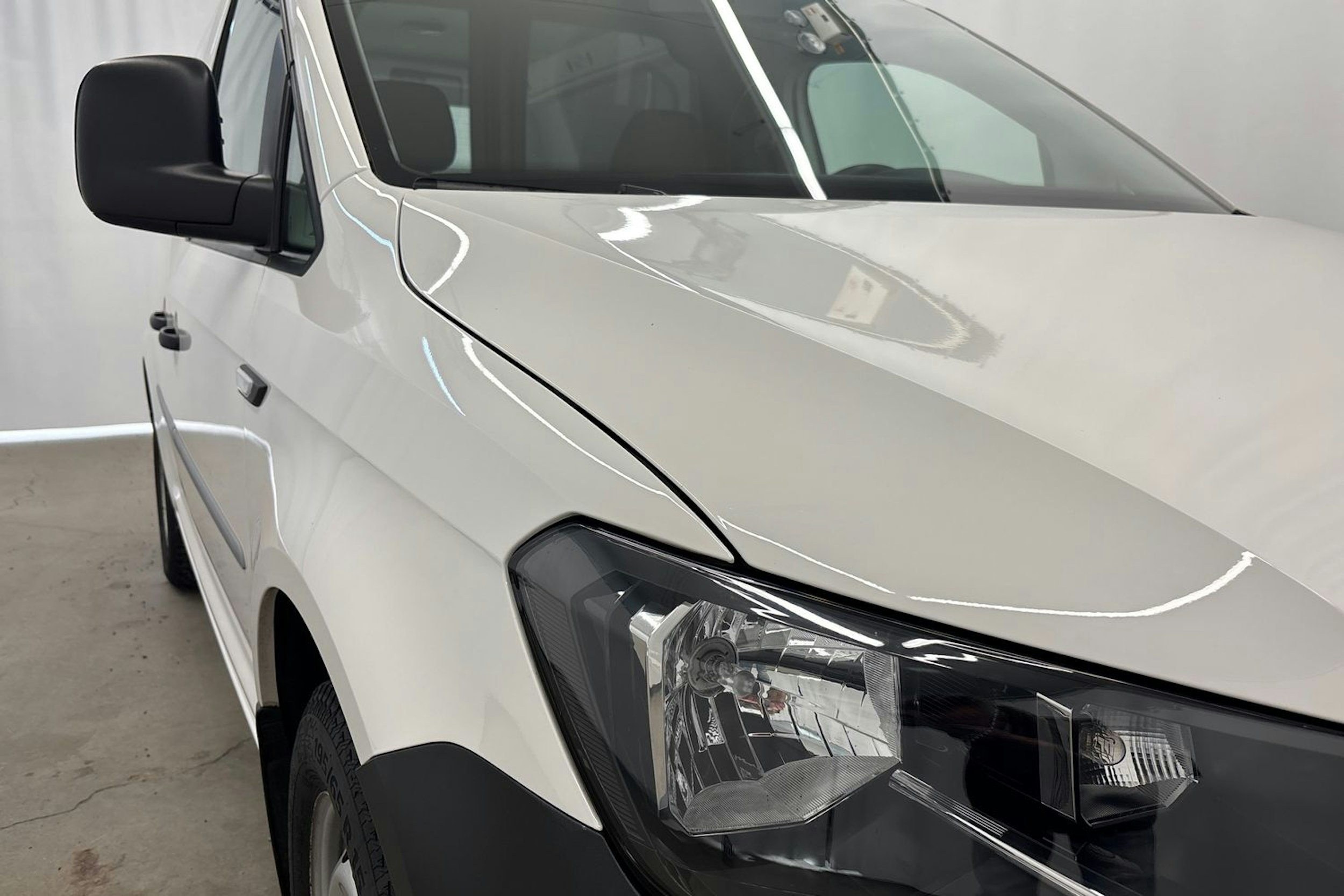 valkoinen Volkswagen Caddy 2017 kuva 18.