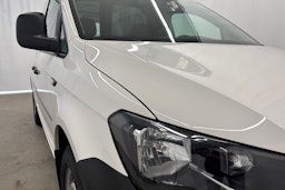 valkoinen Volkswagen Caddy 2017 kuva 18.