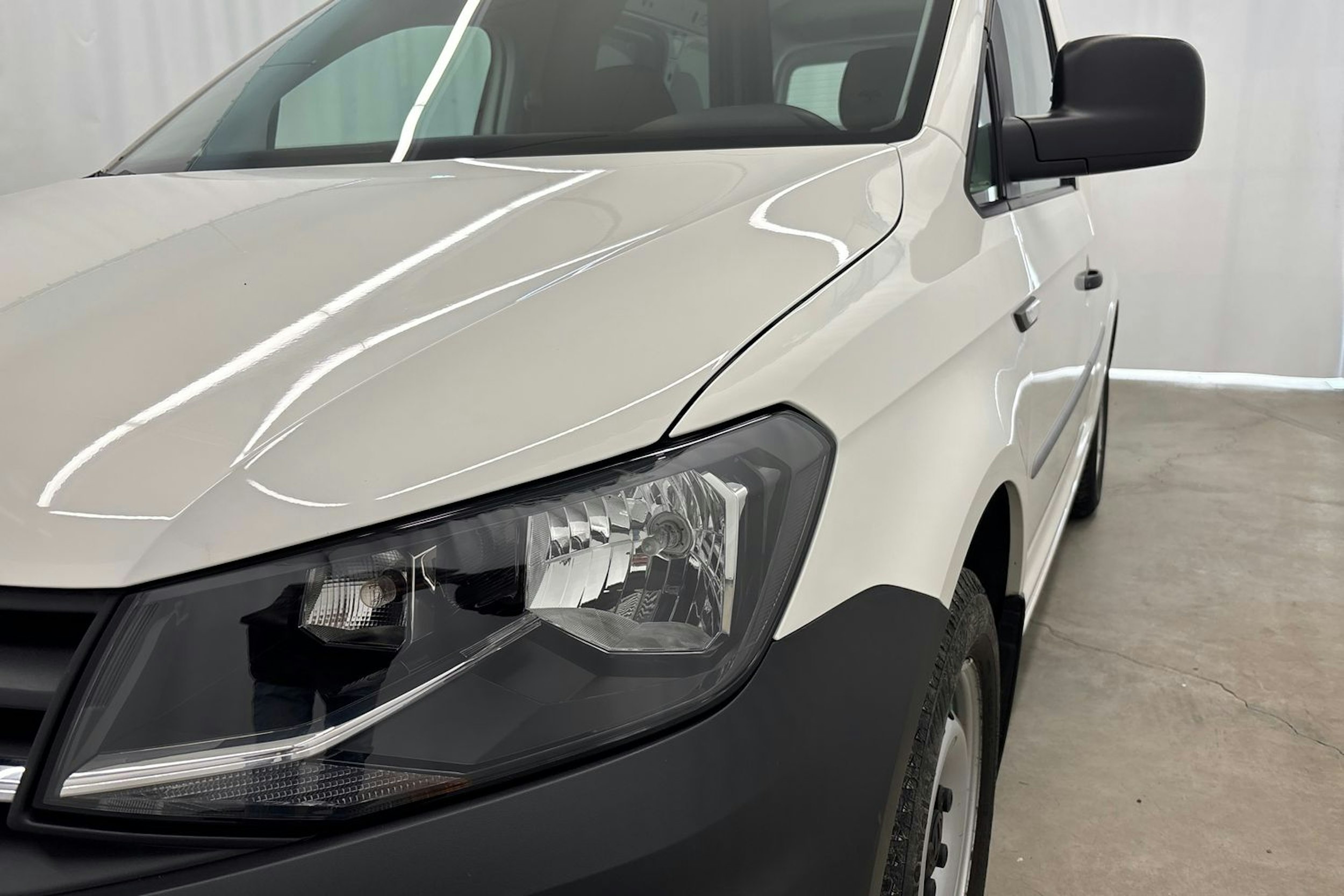 valkoinen Volkswagen Caddy 2017 kuva 19.