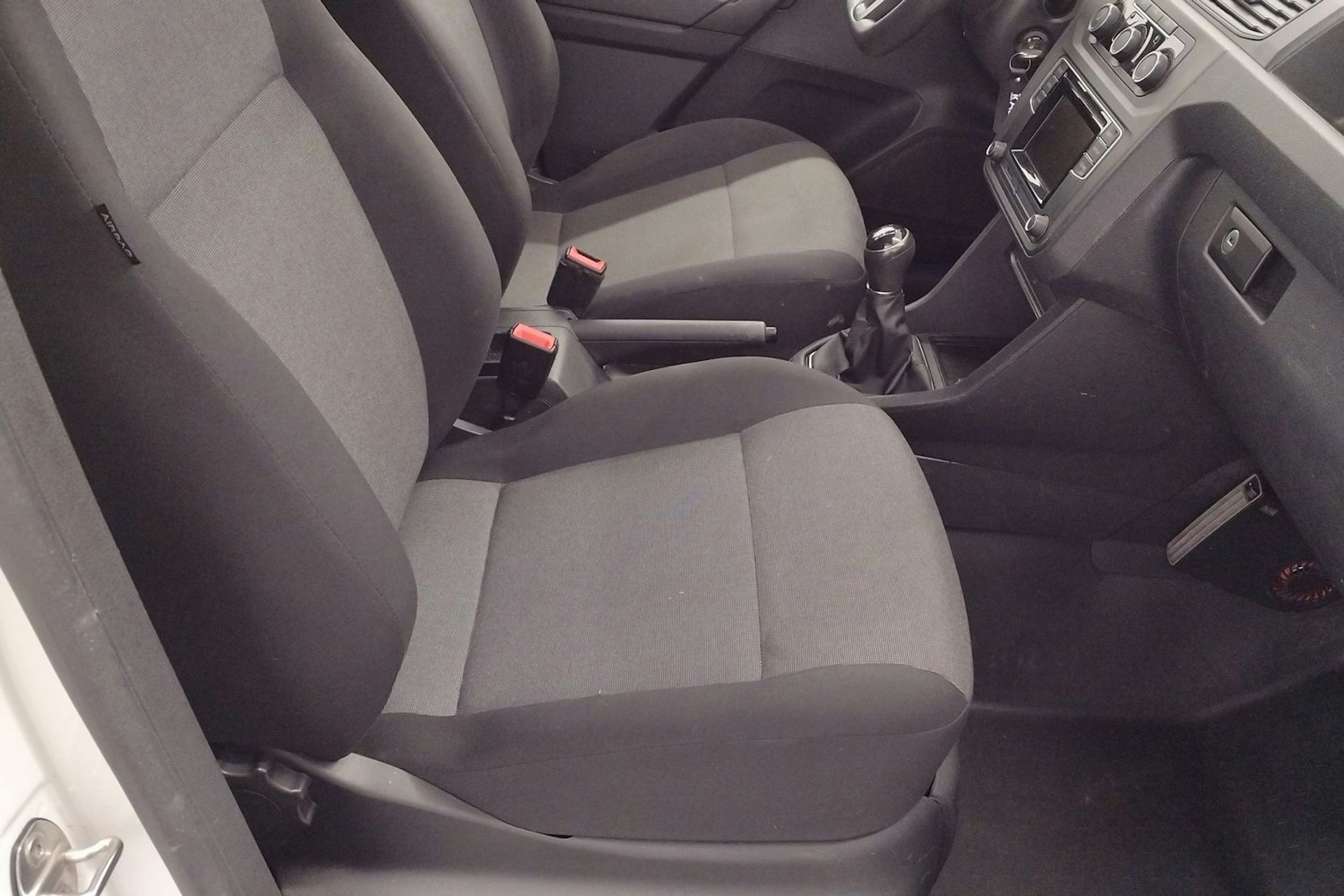 valkoinen Volkswagen Caddy 2018 kuva 22.