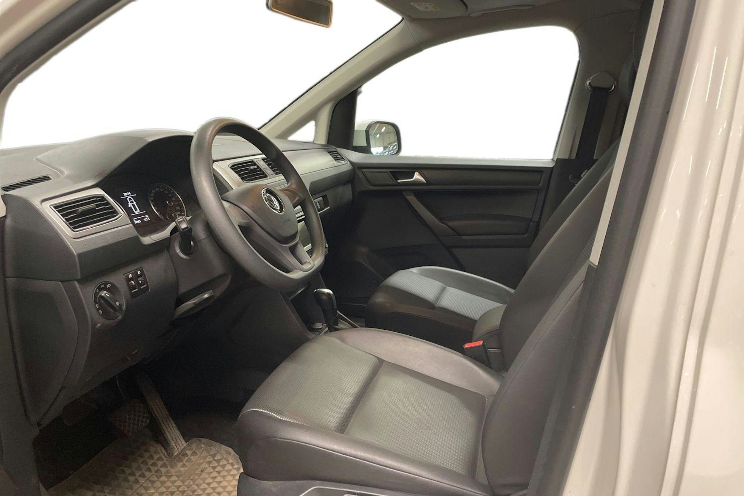 valkoinen Volkswagen Caddy 2018 kuva 3.