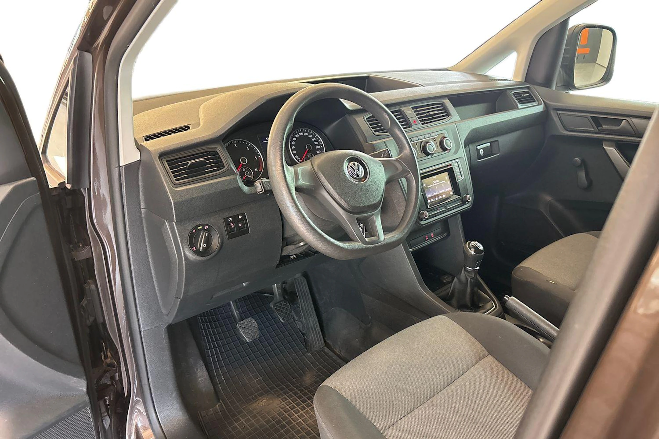 ruskea (beige) Volkswagen Caddy 2018 kuva 8.