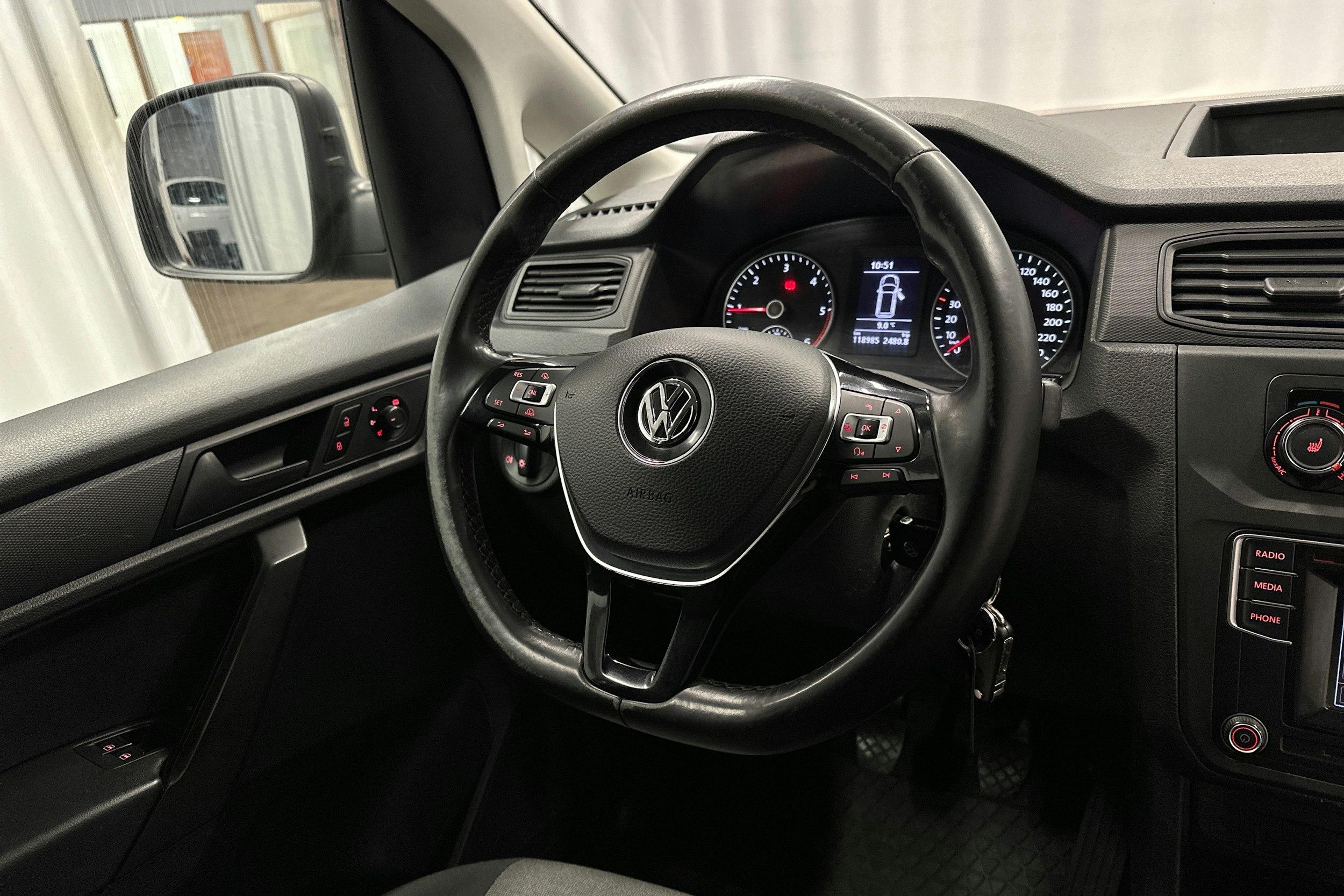 sininen Volkswagen Caddy 2018 kuva 17.