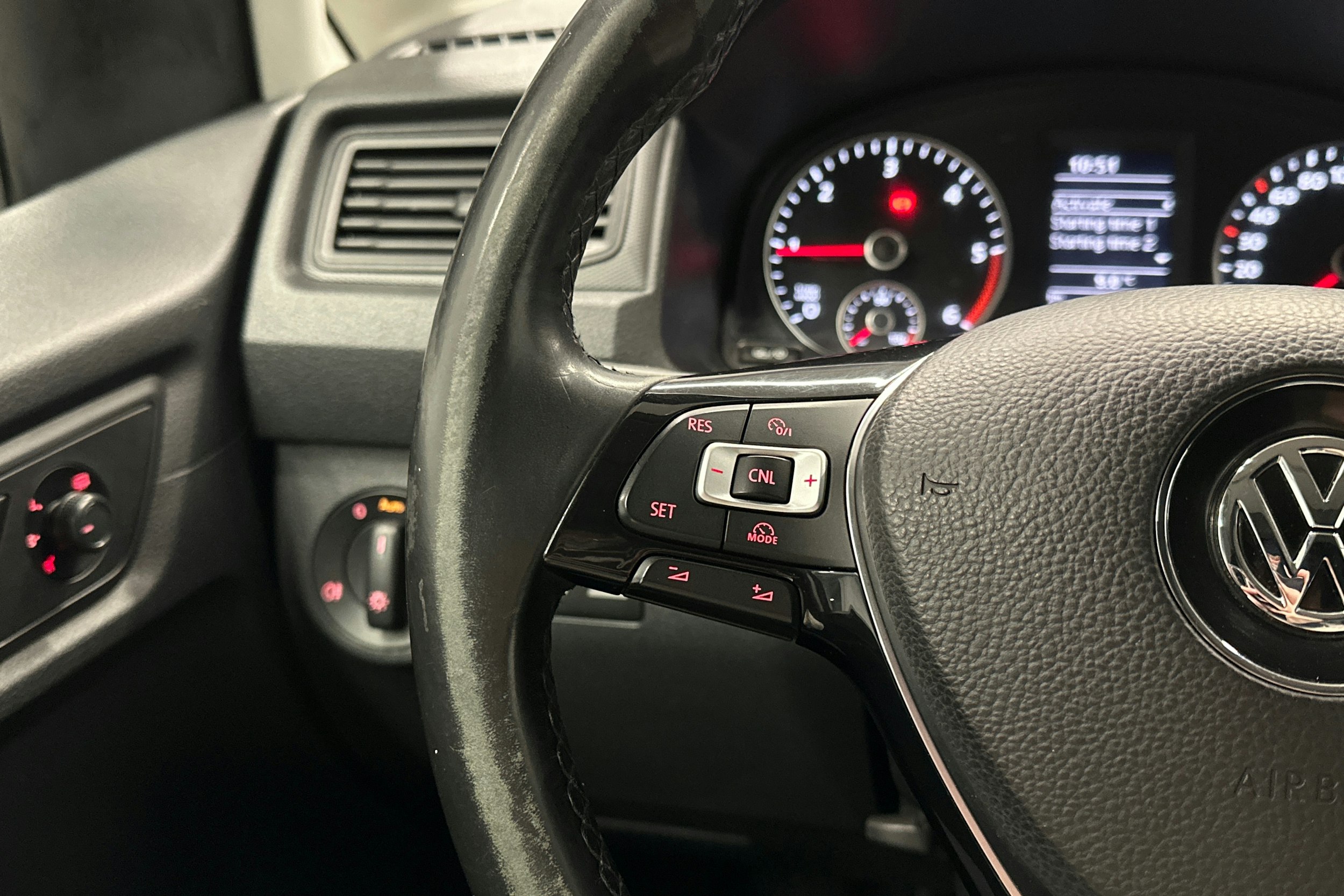 sininen Volkswagen Caddy 2018 kuva 18.