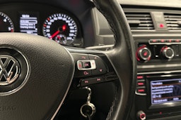 sininen Volkswagen Caddy 2018 kuva 19.