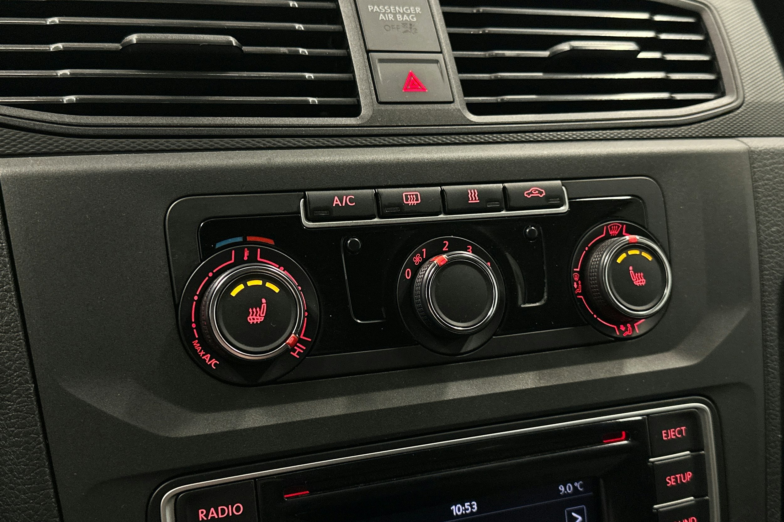 sininen Volkswagen Caddy 2018 kuva 26.