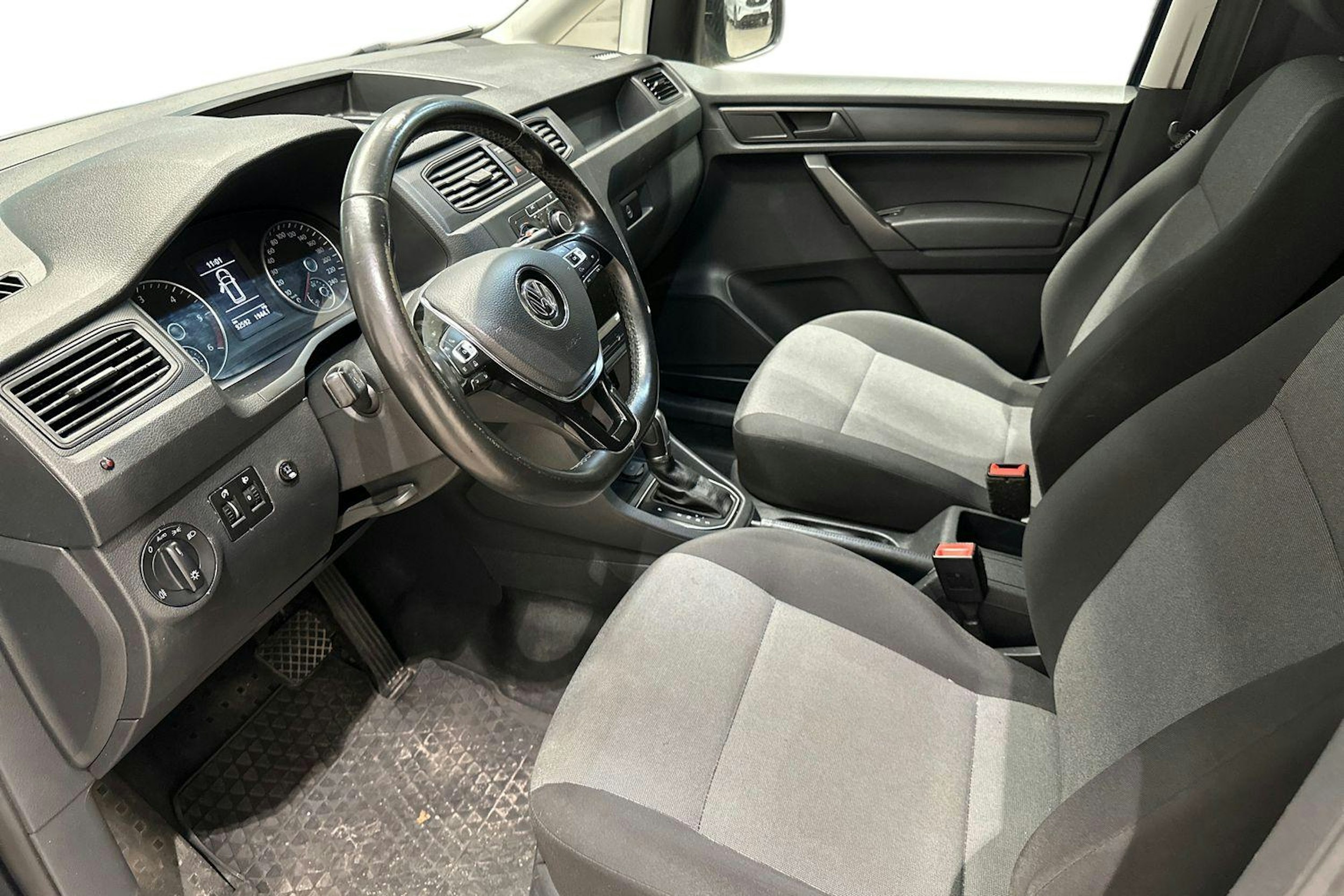 sininen Volkswagen Caddy 2018 kuva 3.