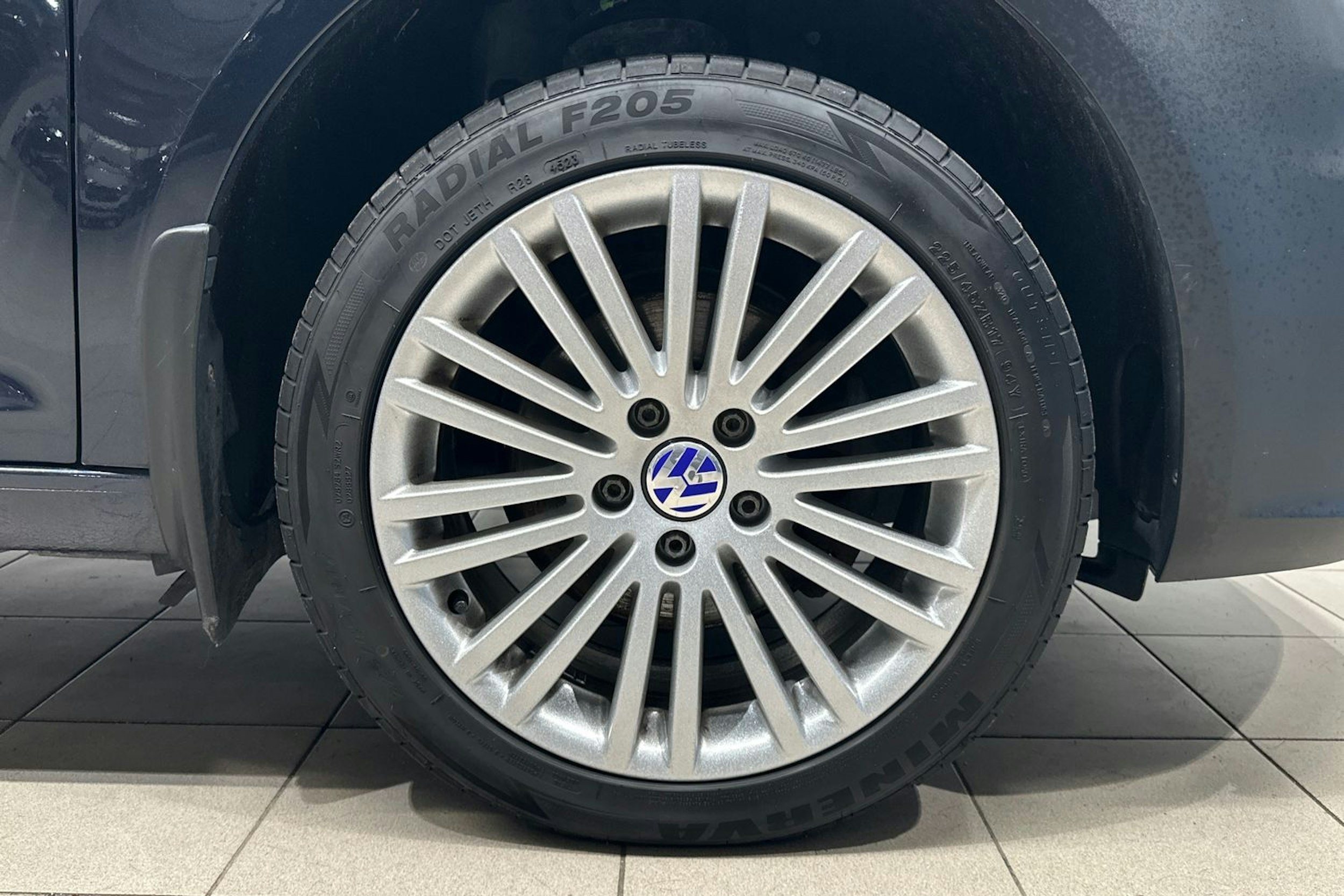 sininen Volkswagen Caddy 2018 kuva 9.