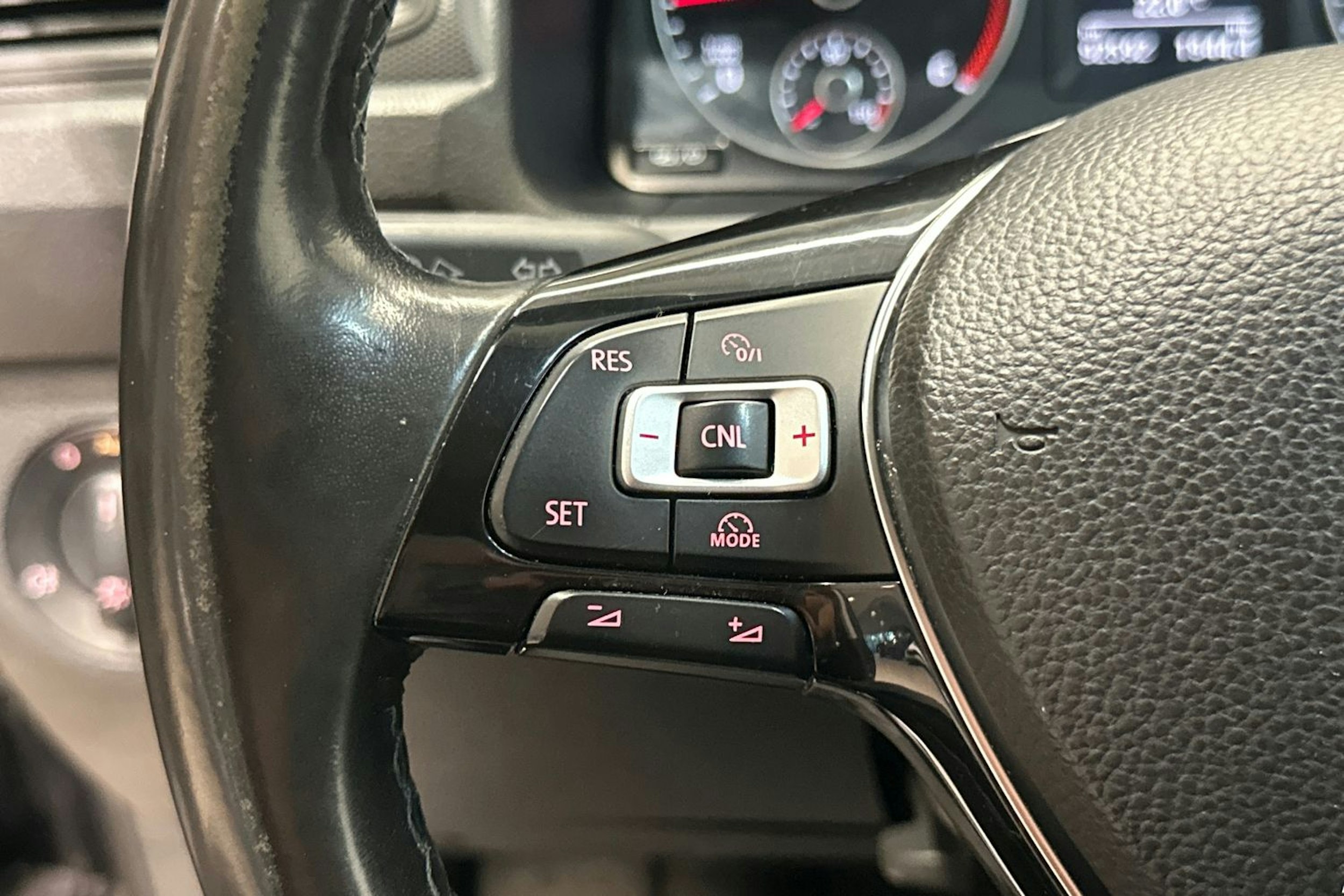 sininen Volkswagen Caddy 2018 kuva 24.