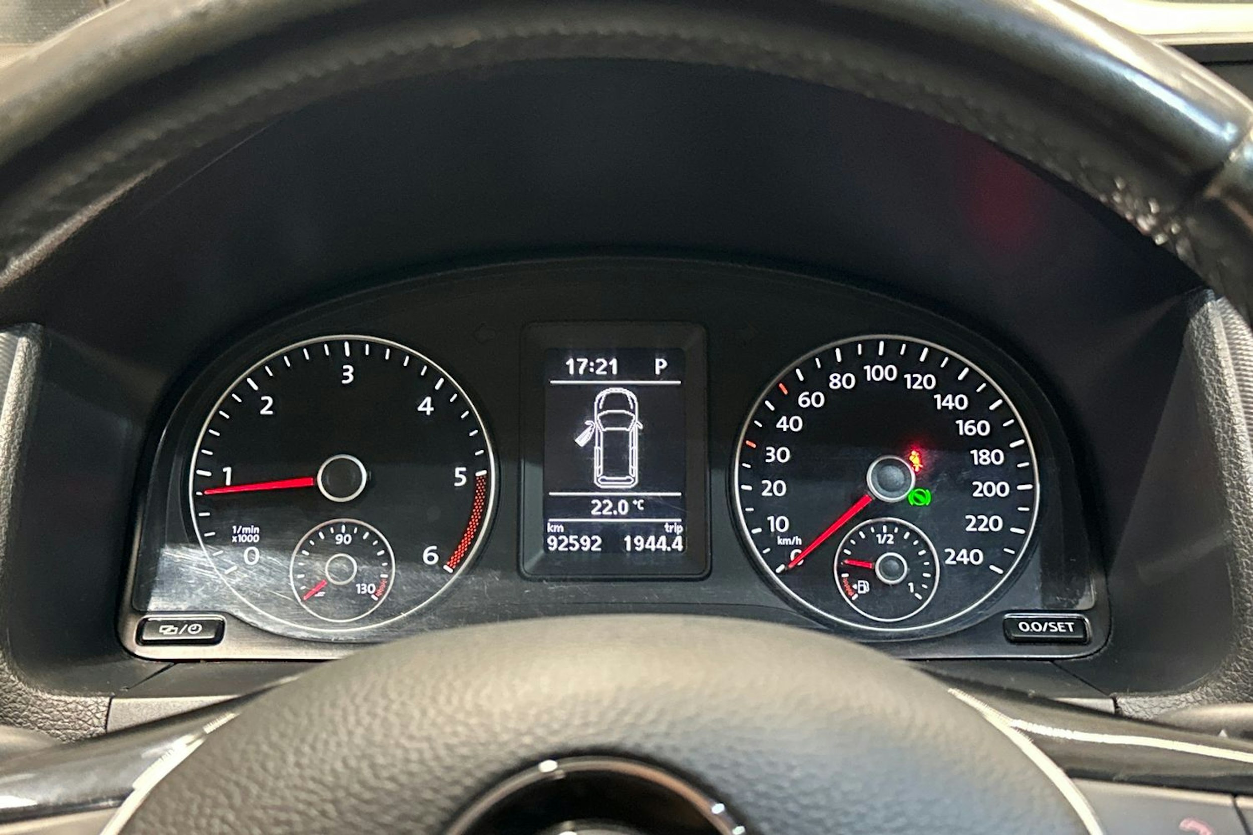 sininen Volkswagen Caddy 2018 kuva 26.