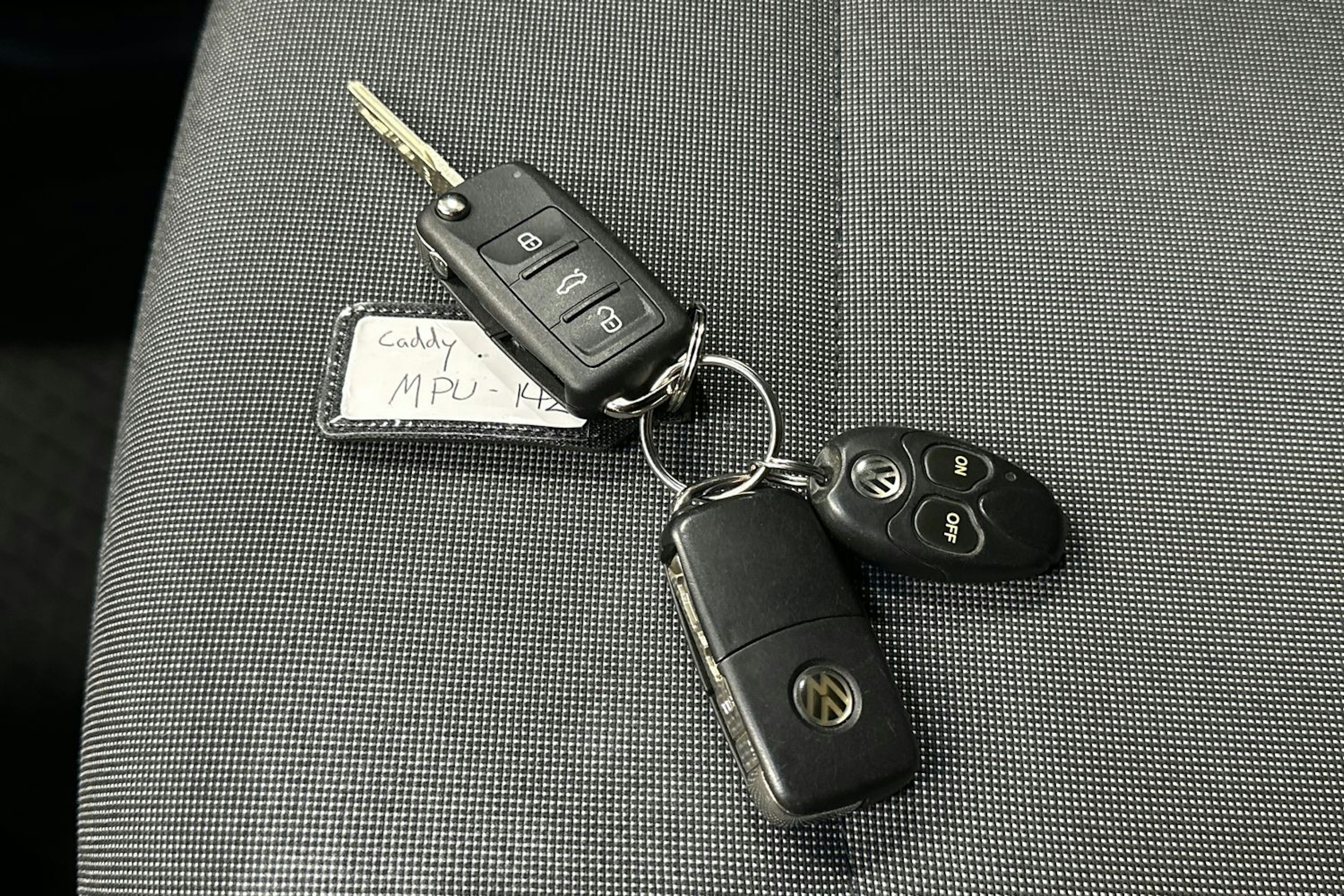 sininen Volkswagen Caddy 2018 kuva 29.
