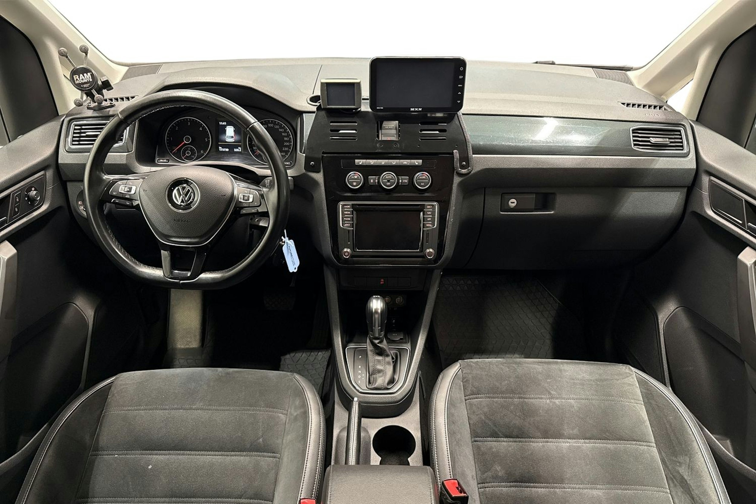 Valkoinen Volkswagen Caddy 2018 kuva 7.