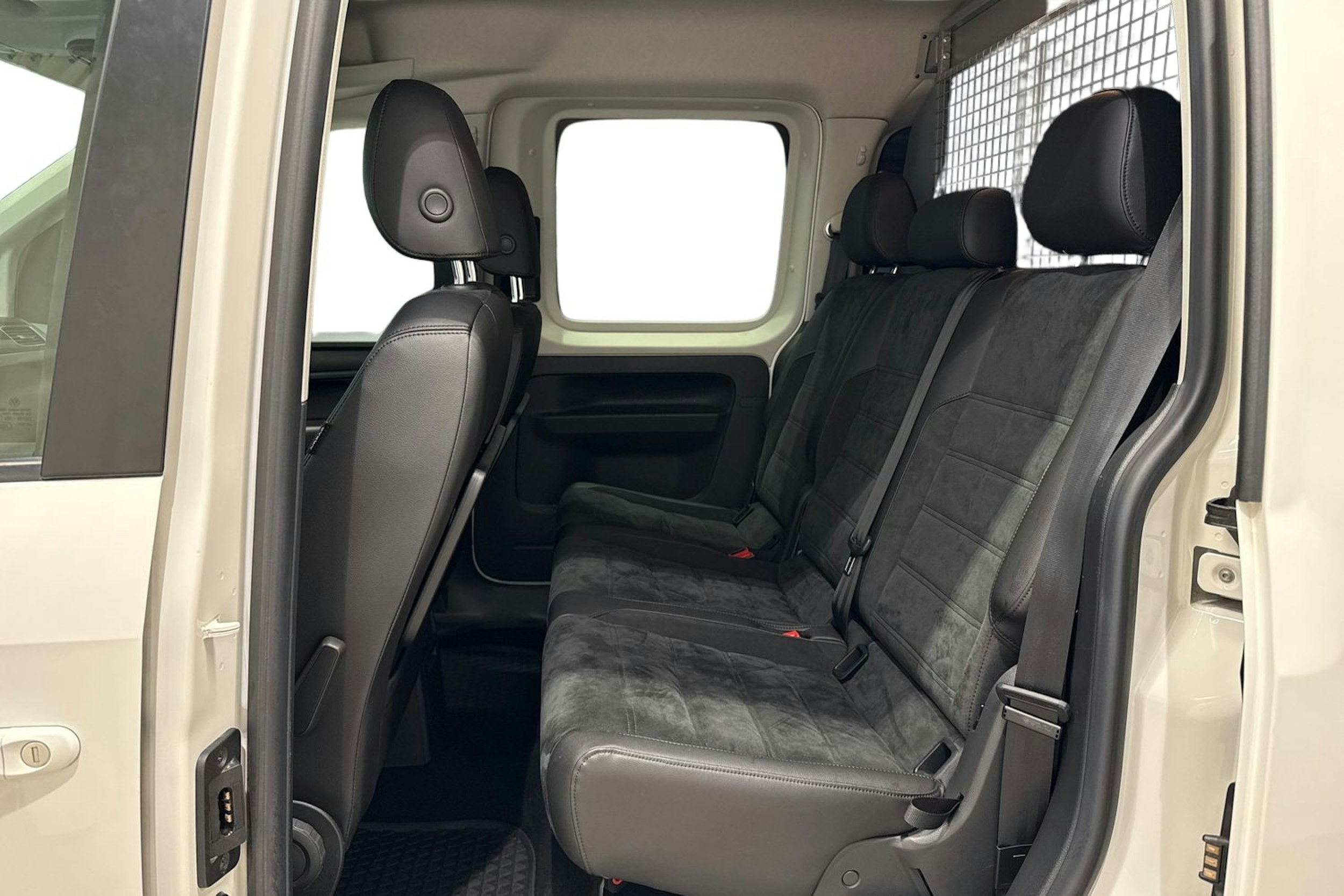 Valkoinen Volkswagen Caddy 2018 kuva 8.