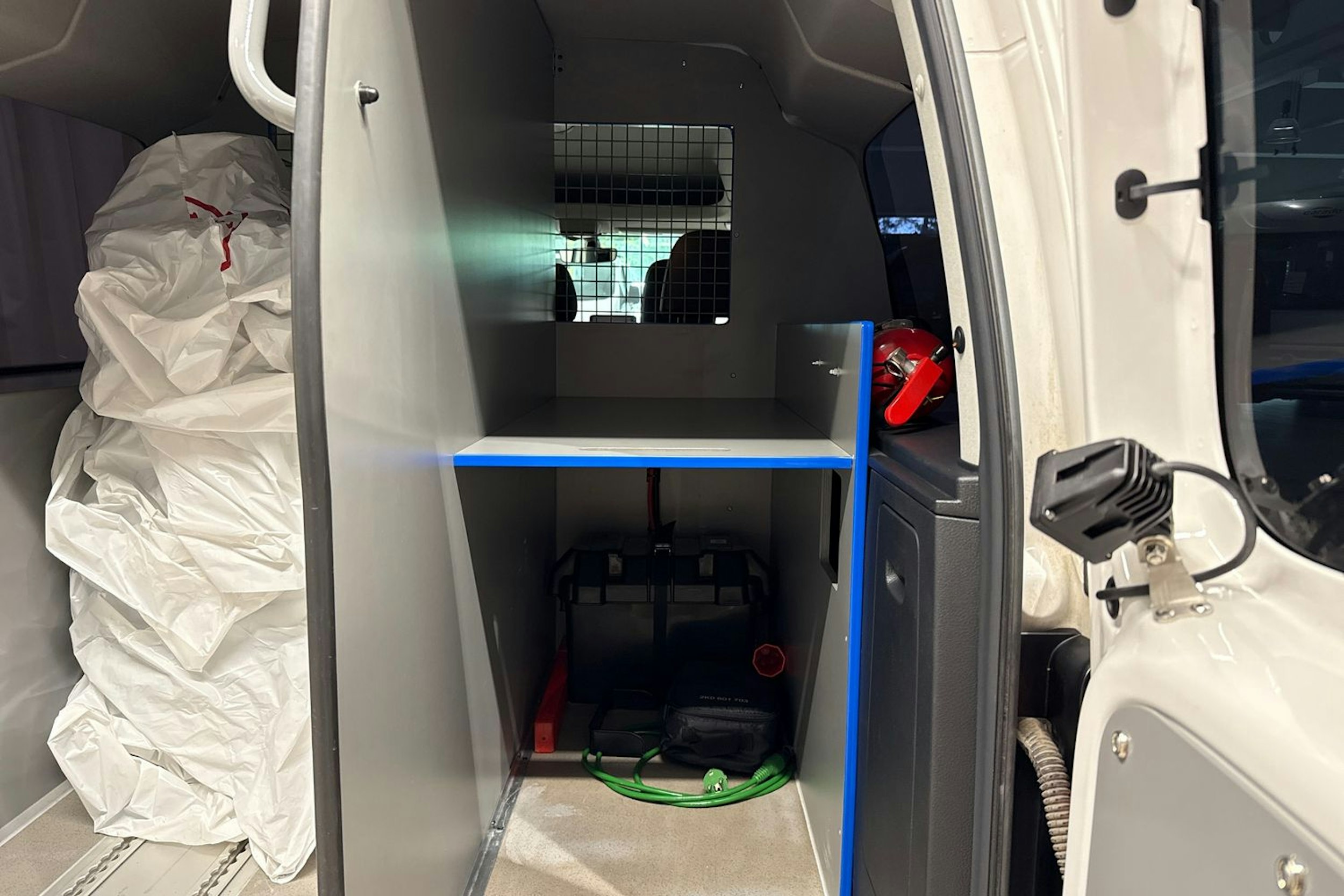 Valkoinen Volkswagen Caddy 2018 kuva 13.