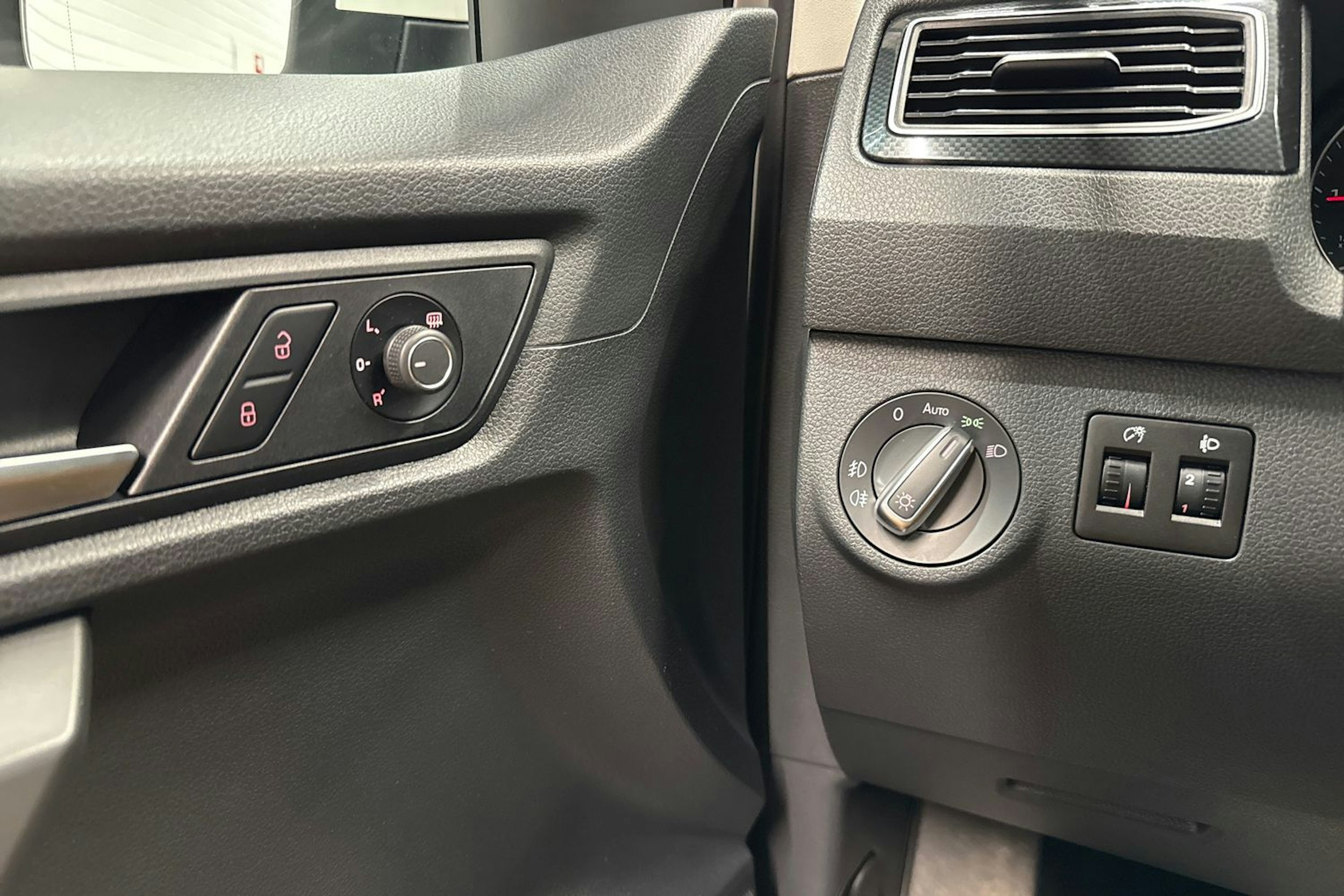 Valkoinen Volkswagen Caddy 2018 kuva 19.