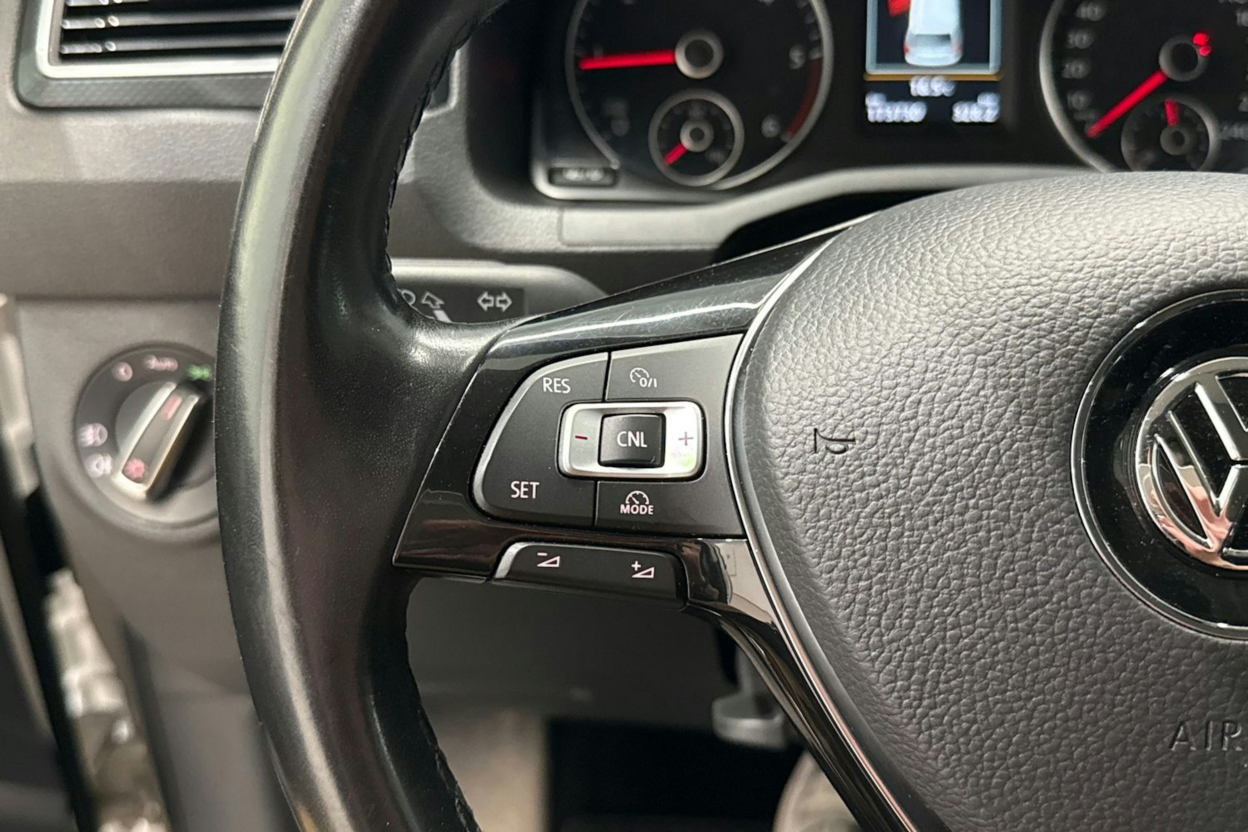 Valkoinen Volkswagen Caddy 2018 kuva 20.