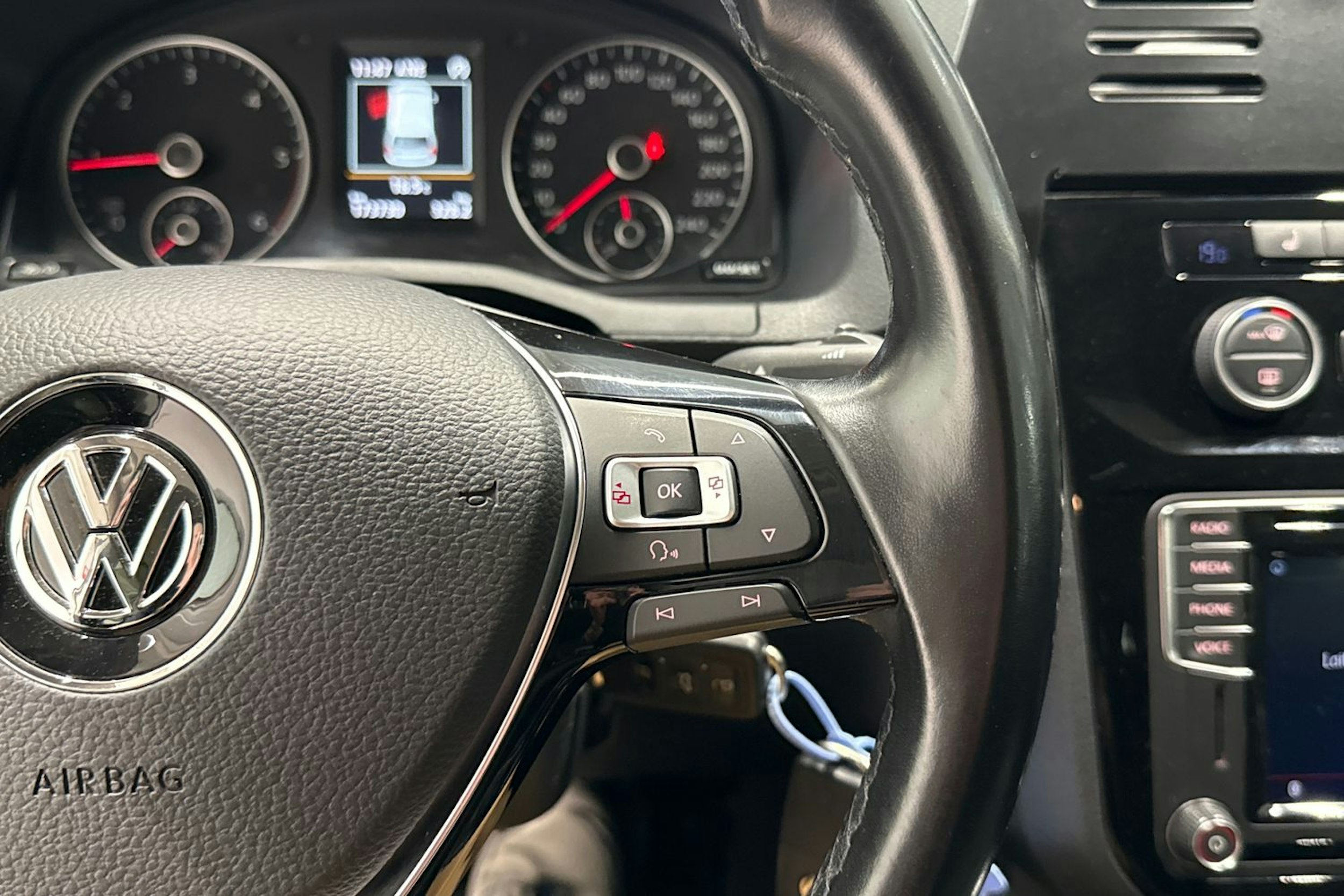 Valkoinen Volkswagen Caddy 2018 kuva 21.