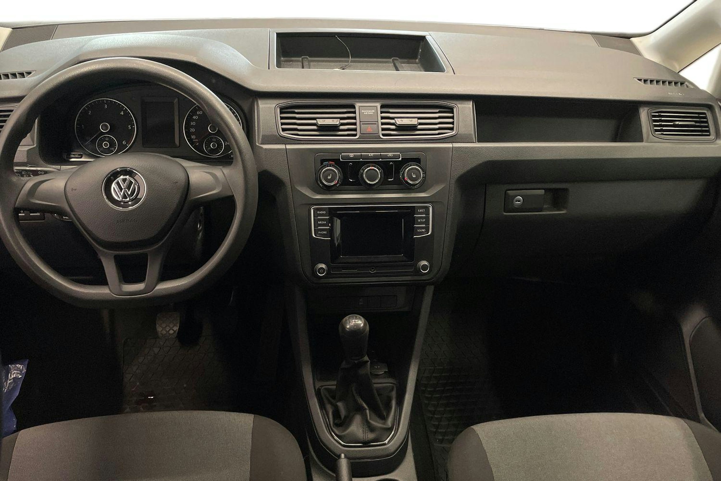 valkoinen Volkswagen Caddy 2018 kuva 9.