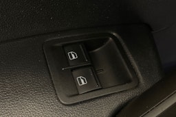 valkoinen Volkswagen Caddy 2018 kuva 15.