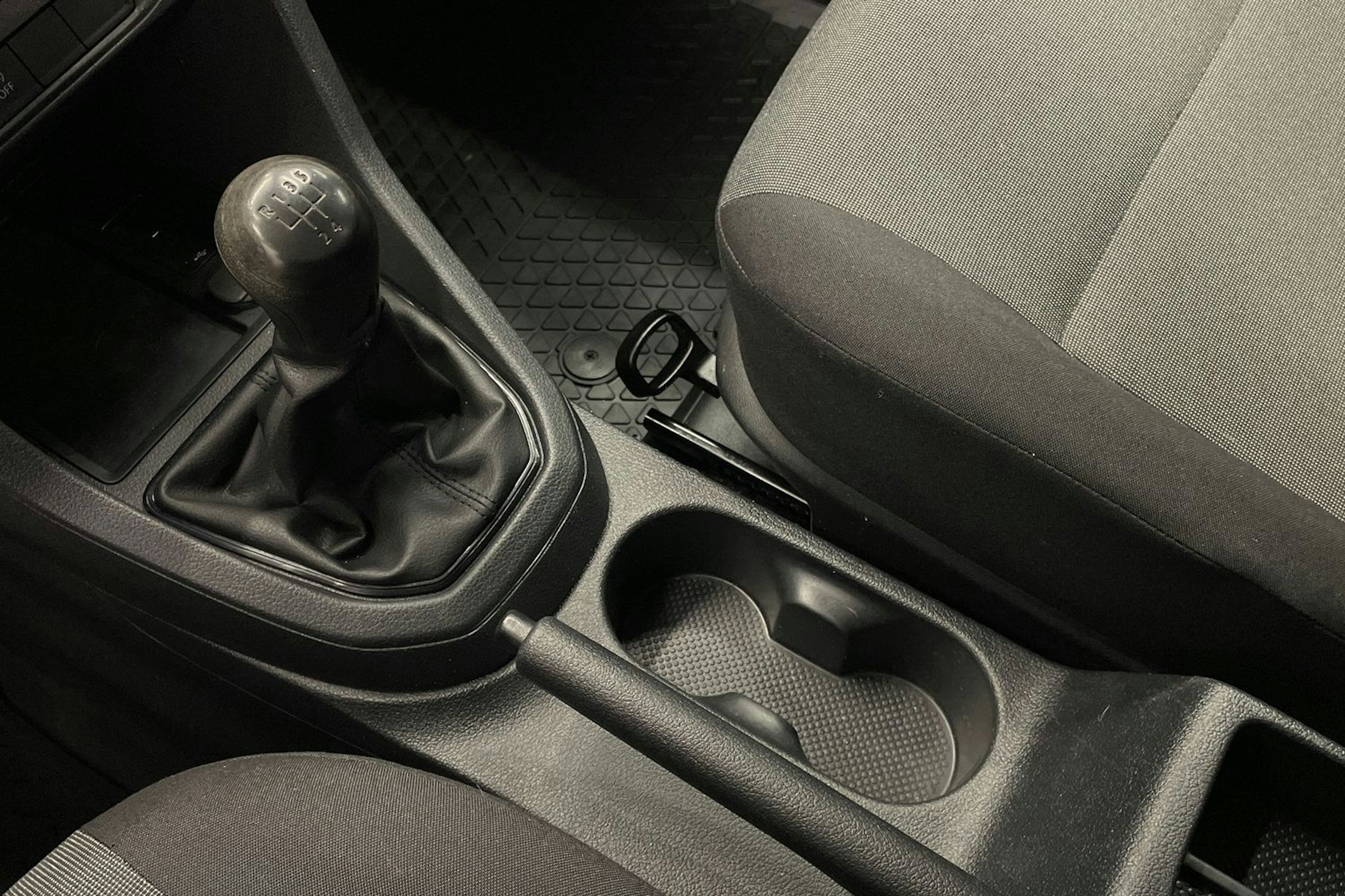 valkoinen Volkswagen Caddy 2018 kuva 19.