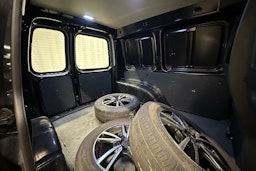 musta Volkswagen Caddy 2019 kuva 16.