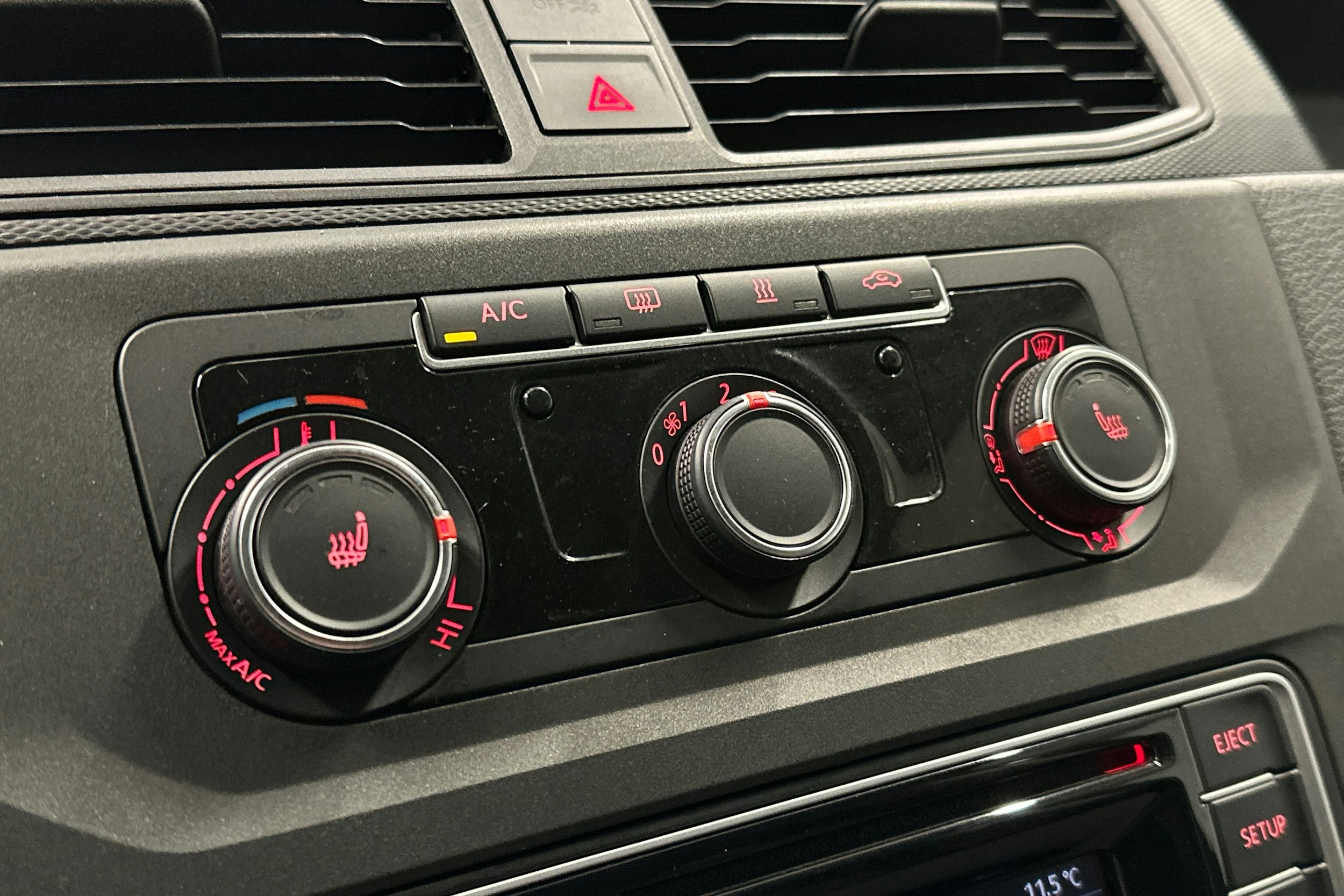 musta Volkswagen Caddy 2019 kuva 23.