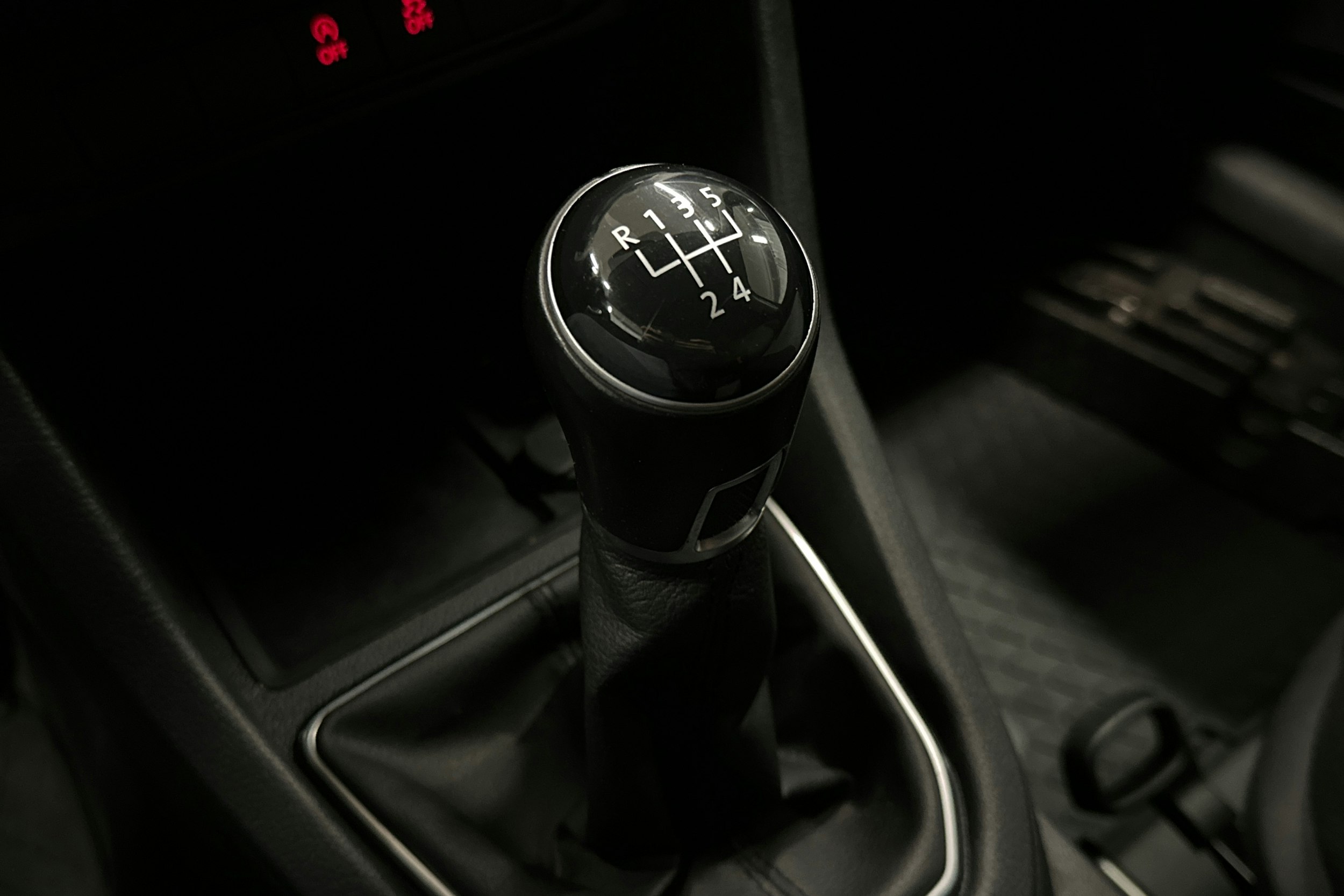 musta Volkswagen Caddy 2019 kuva 24.