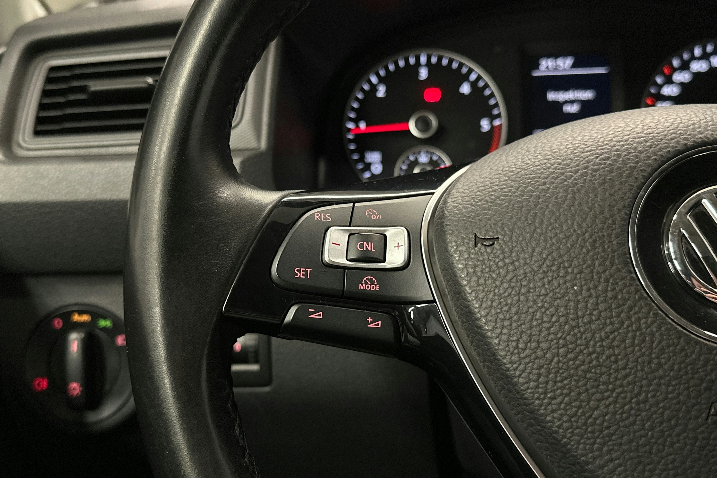 musta Volkswagen Caddy 2019 kuva 14.