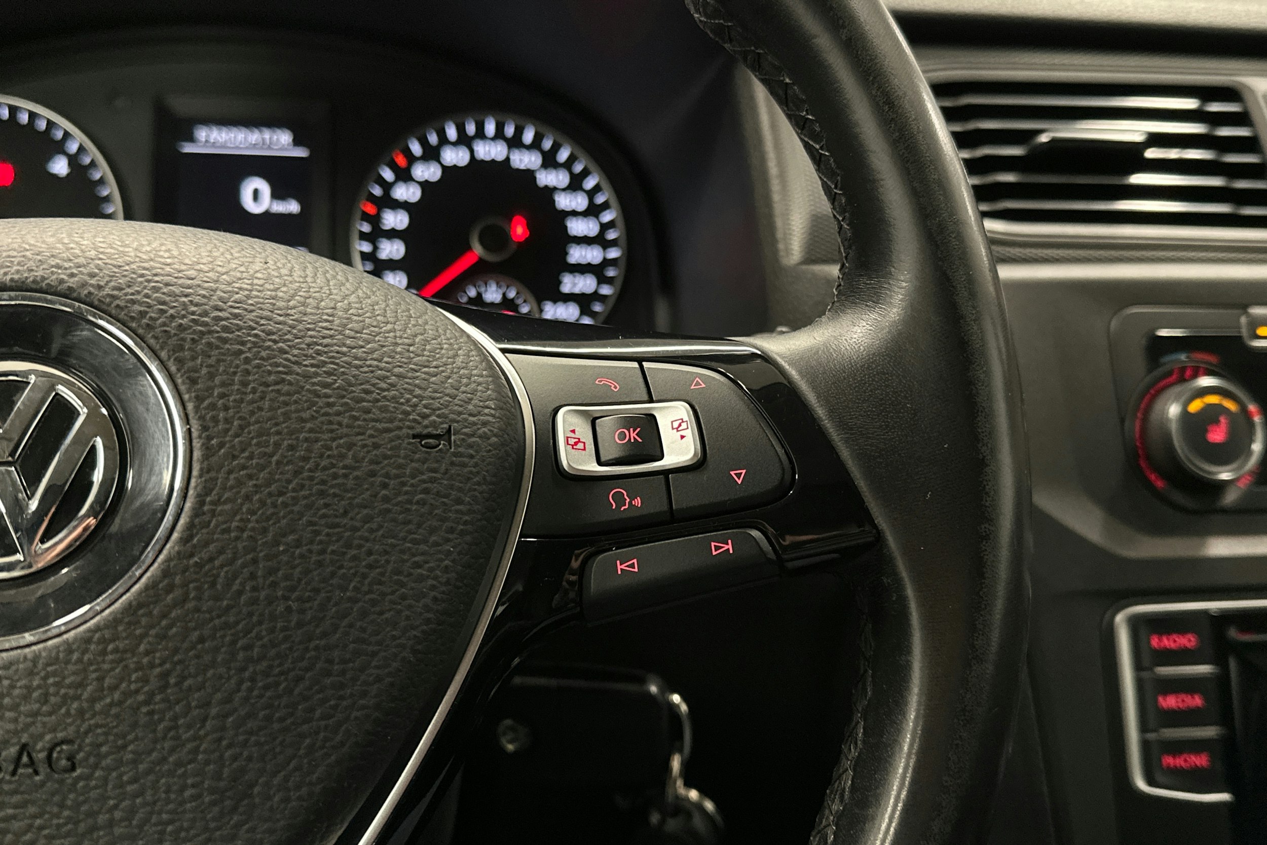 musta Volkswagen Caddy 2019 kuva 15.