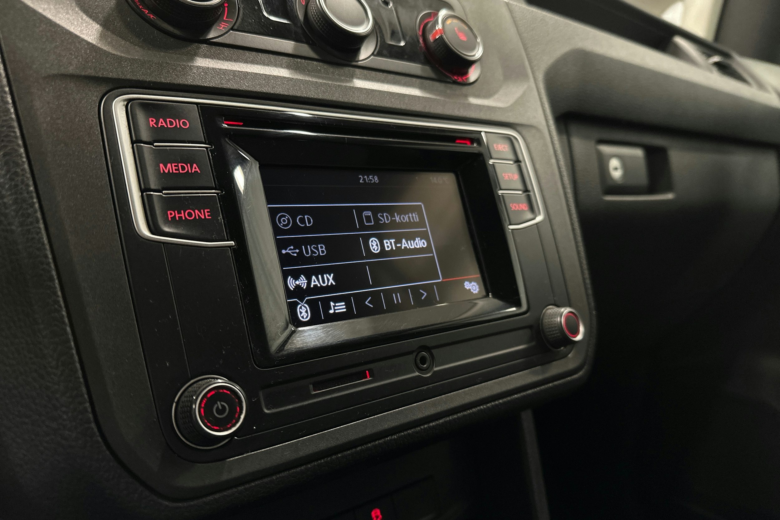 musta Volkswagen Caddy 2019 kuva 18.