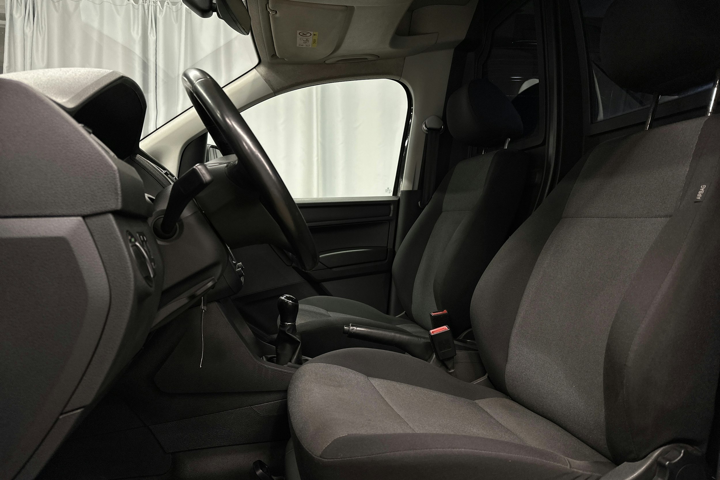 musta Volkswagen Caddy 2019 kuva 19.