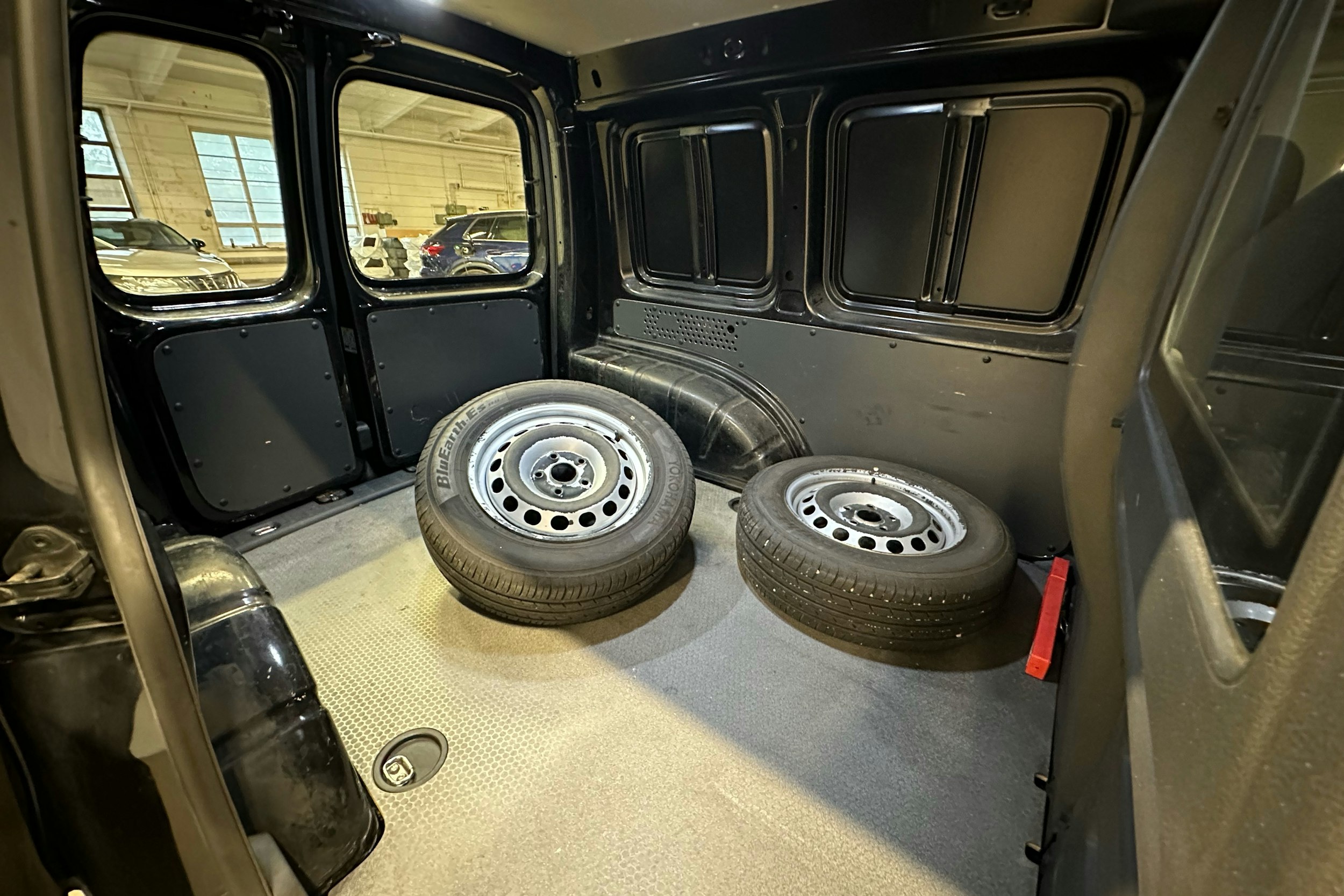 musta Volkswagen Caddy 2019 kuva 20.