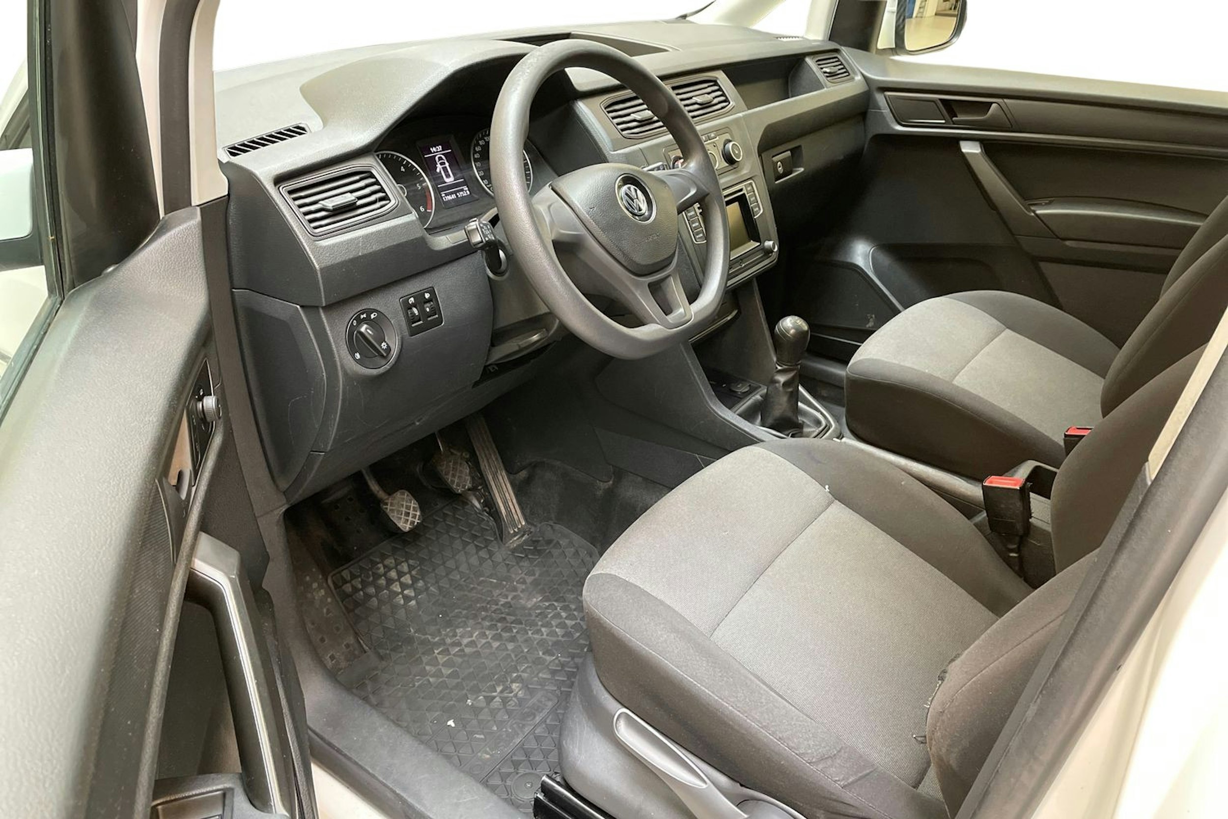 valkoinen Volkswagen Caddy 2019 kuva 7.