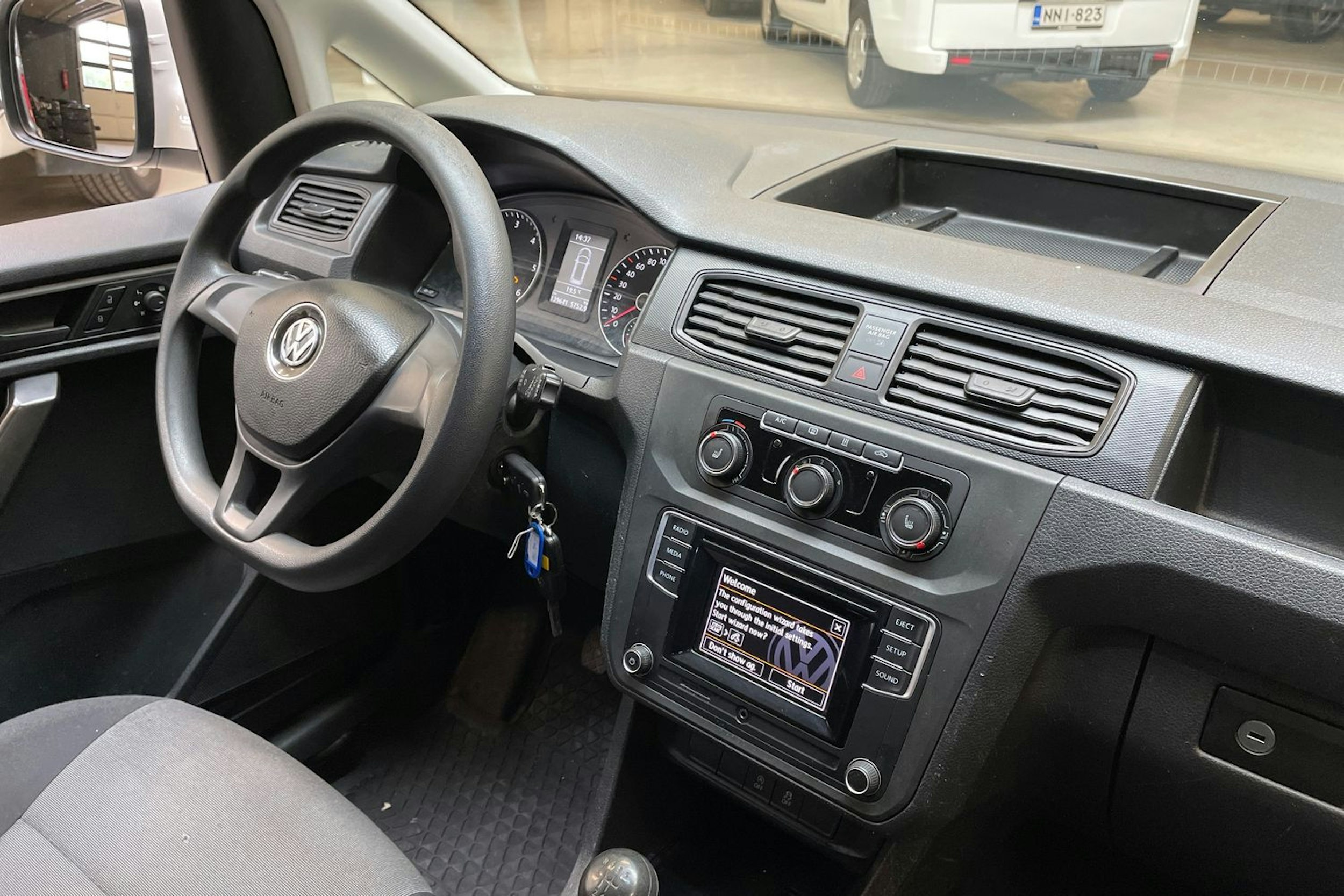 valkoinen Volkswagen Caddy 2019 kuva 13.