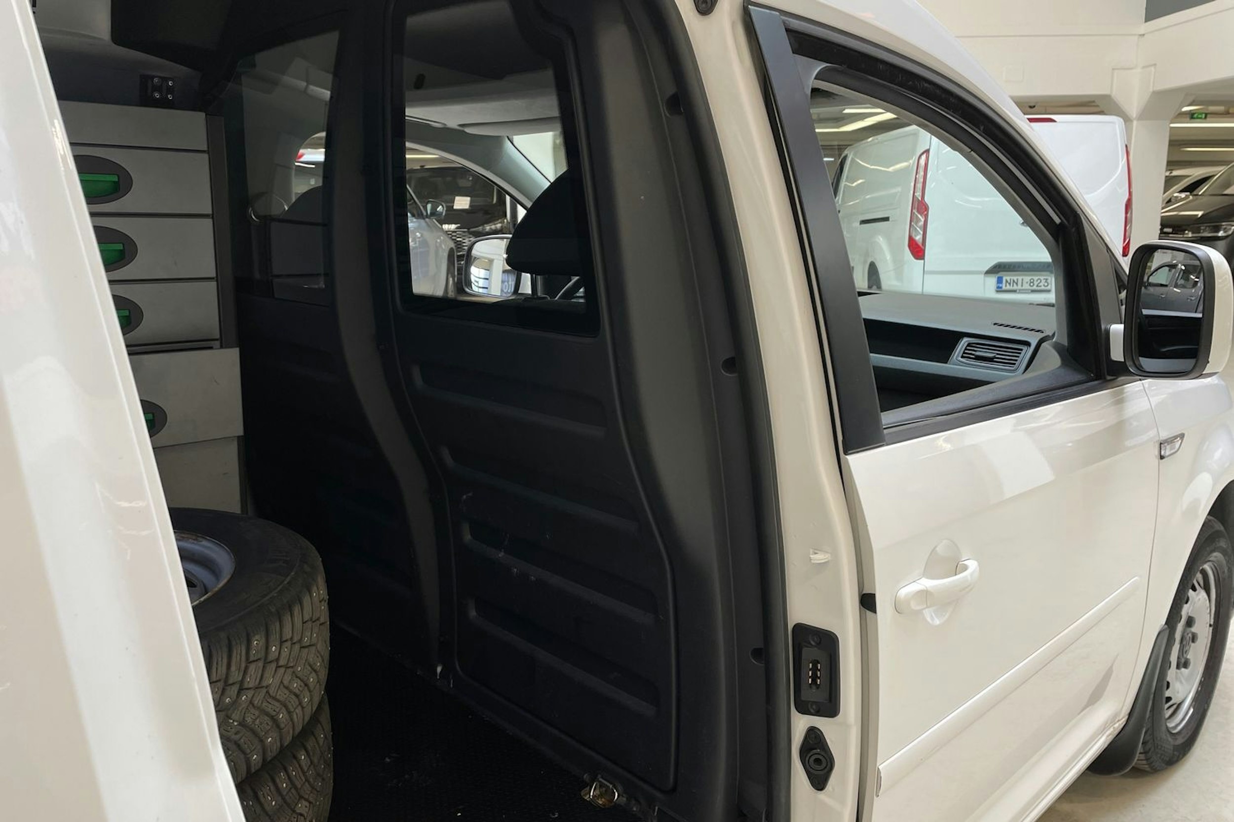 valkoinen Volkswagen Caddy 2019 kuva 16.