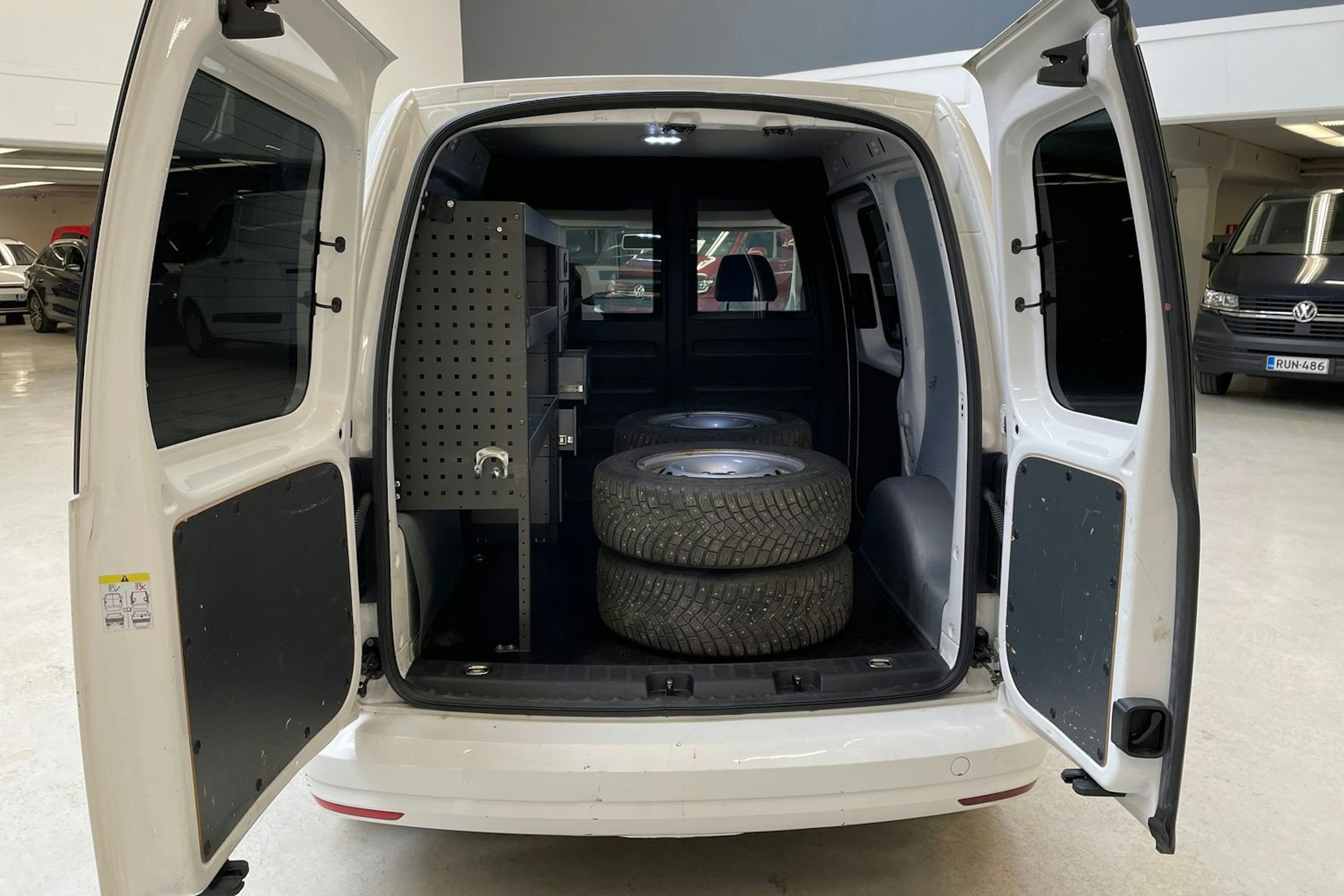 valkoinen Volkswagen Caddy 2019 kuva 17.