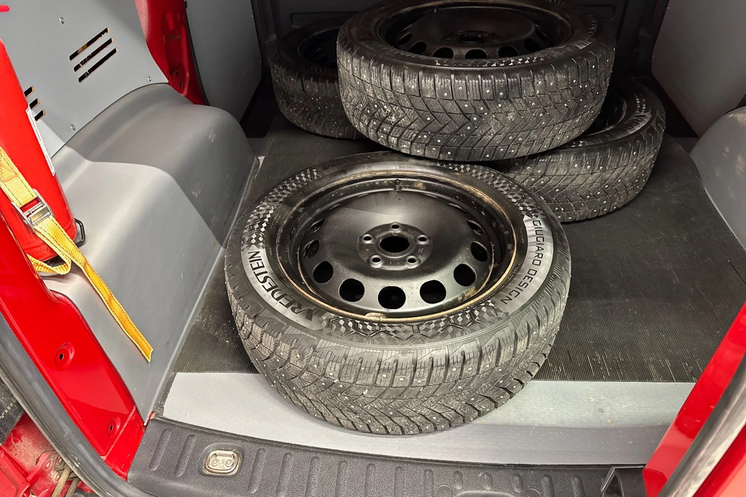 punainen Volkswagen Caddy 2020 kuva 11.