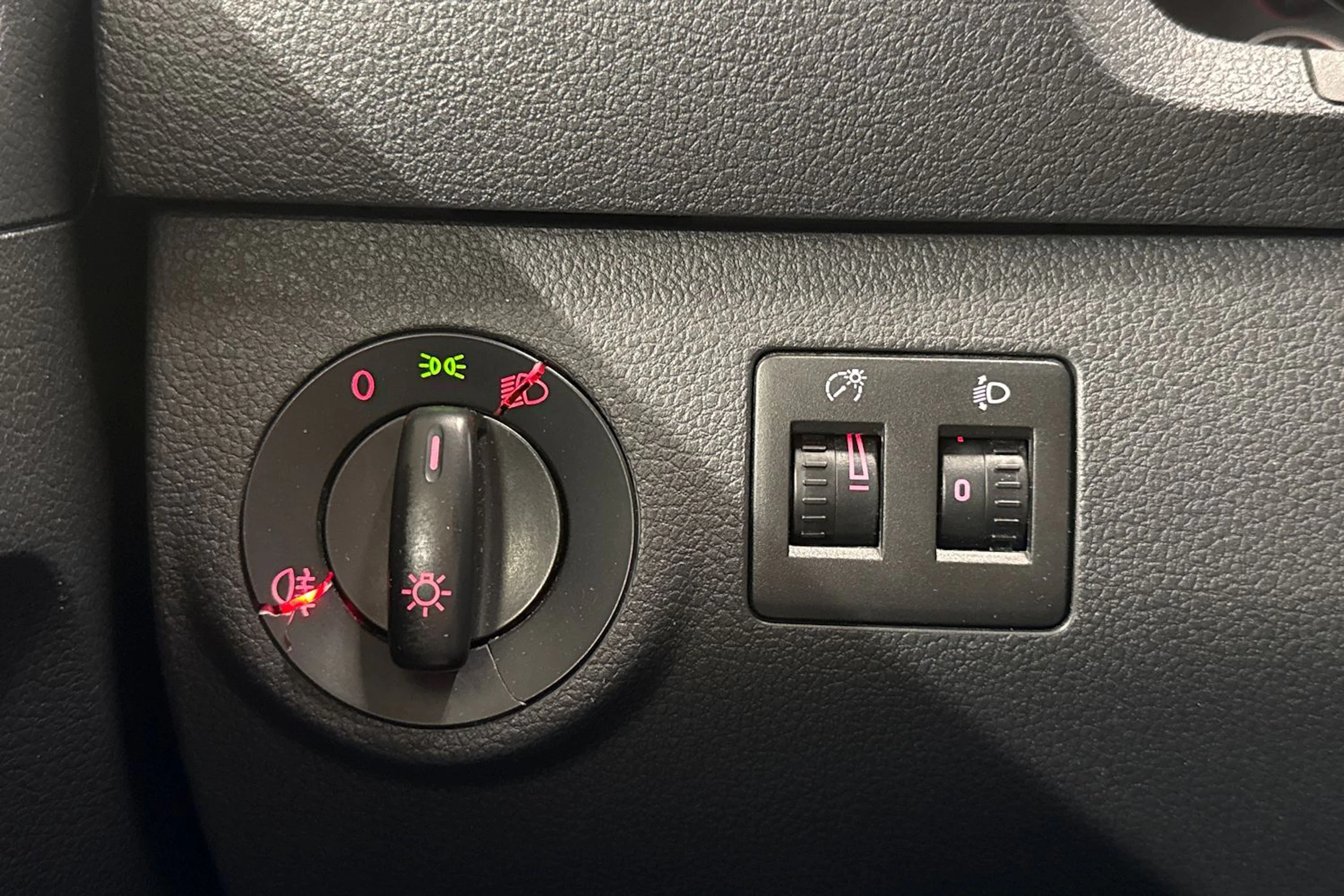 punainen Volkswagen Caddy 2020 kuva 16.