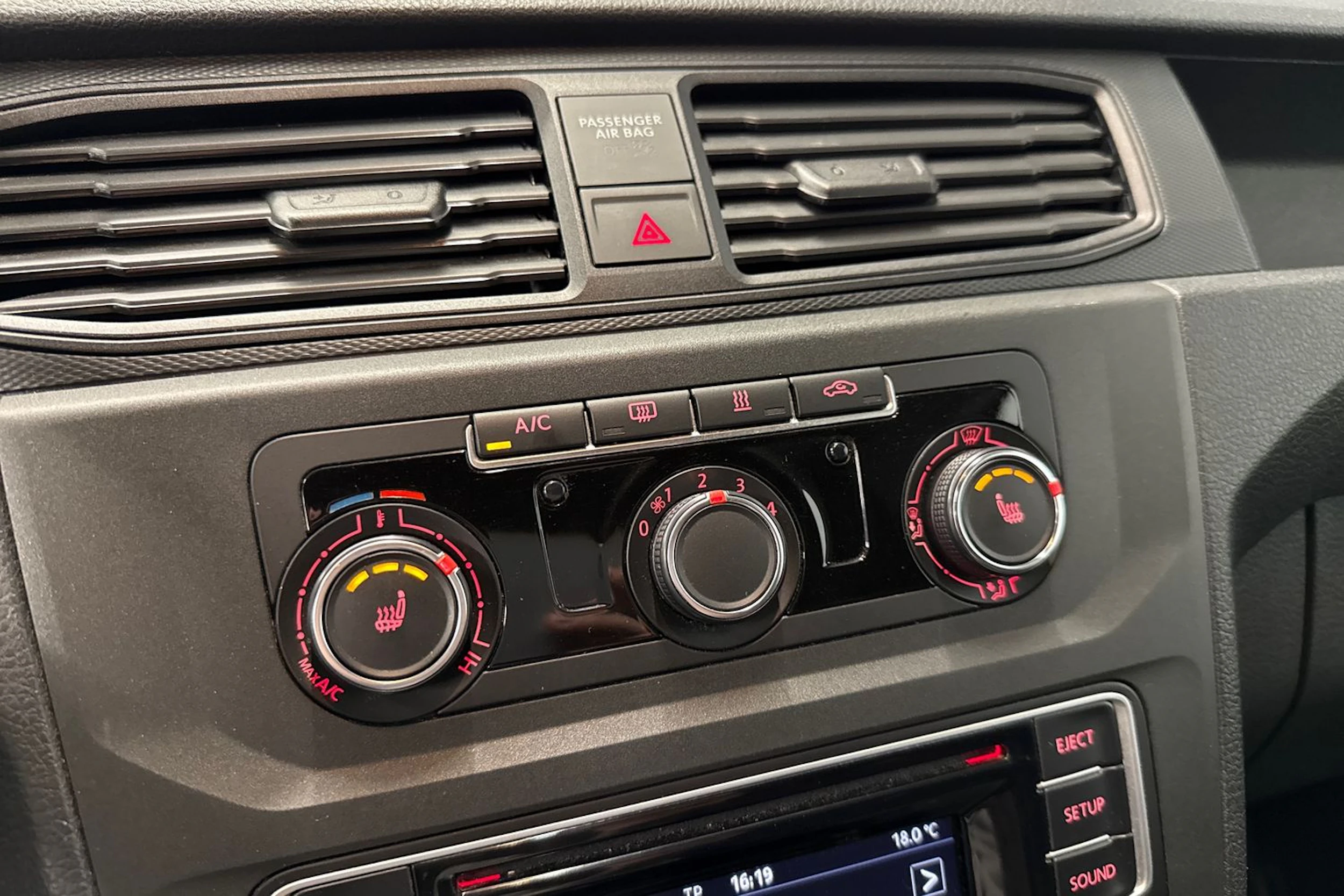 punainen Volkswagen Caddy 2020 kuva 18.