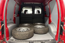 punainen Volkswagen Caddy 2020 kuva 21.